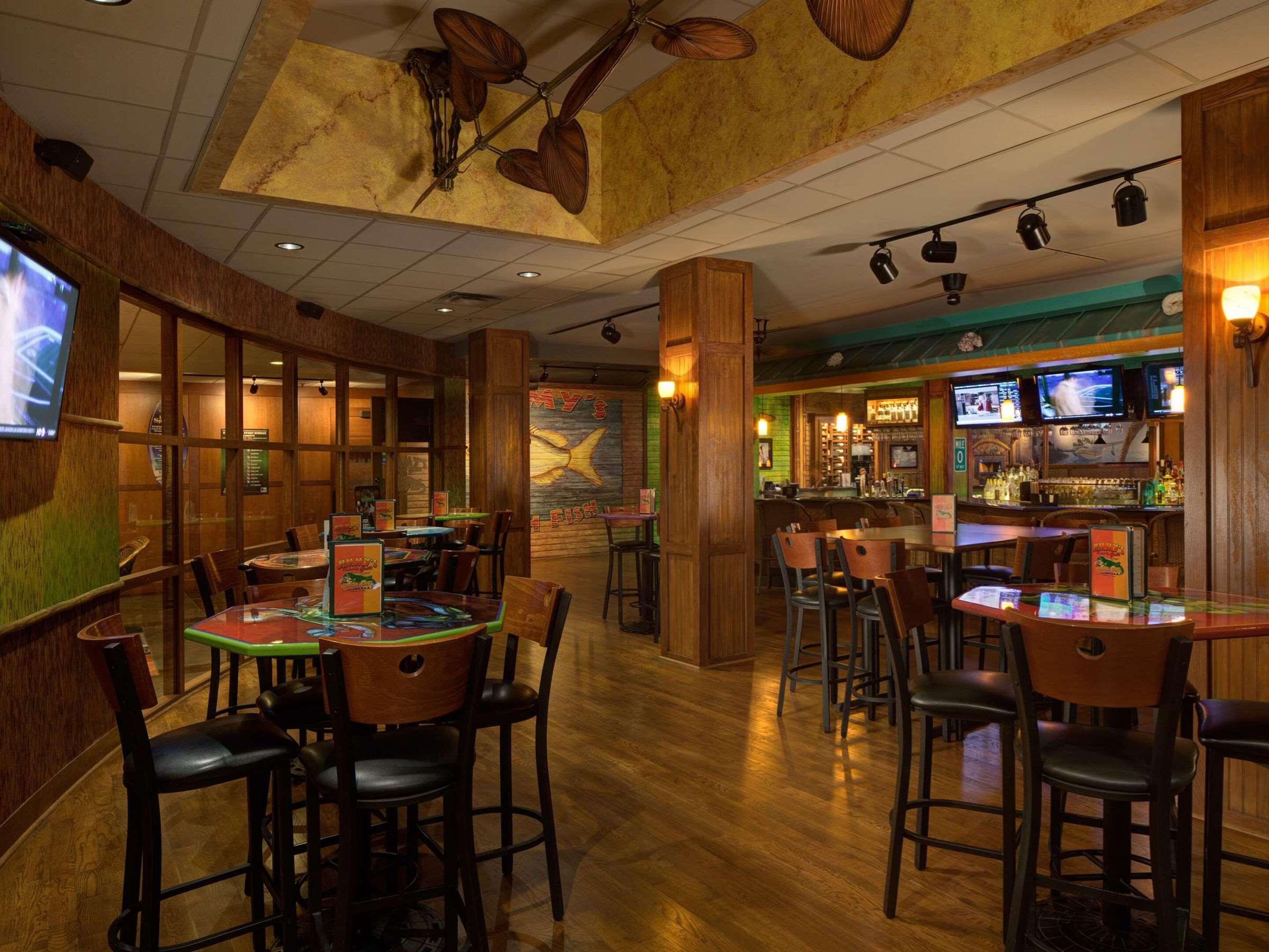Sports Bar | Radisson Hotel Milwaukee West