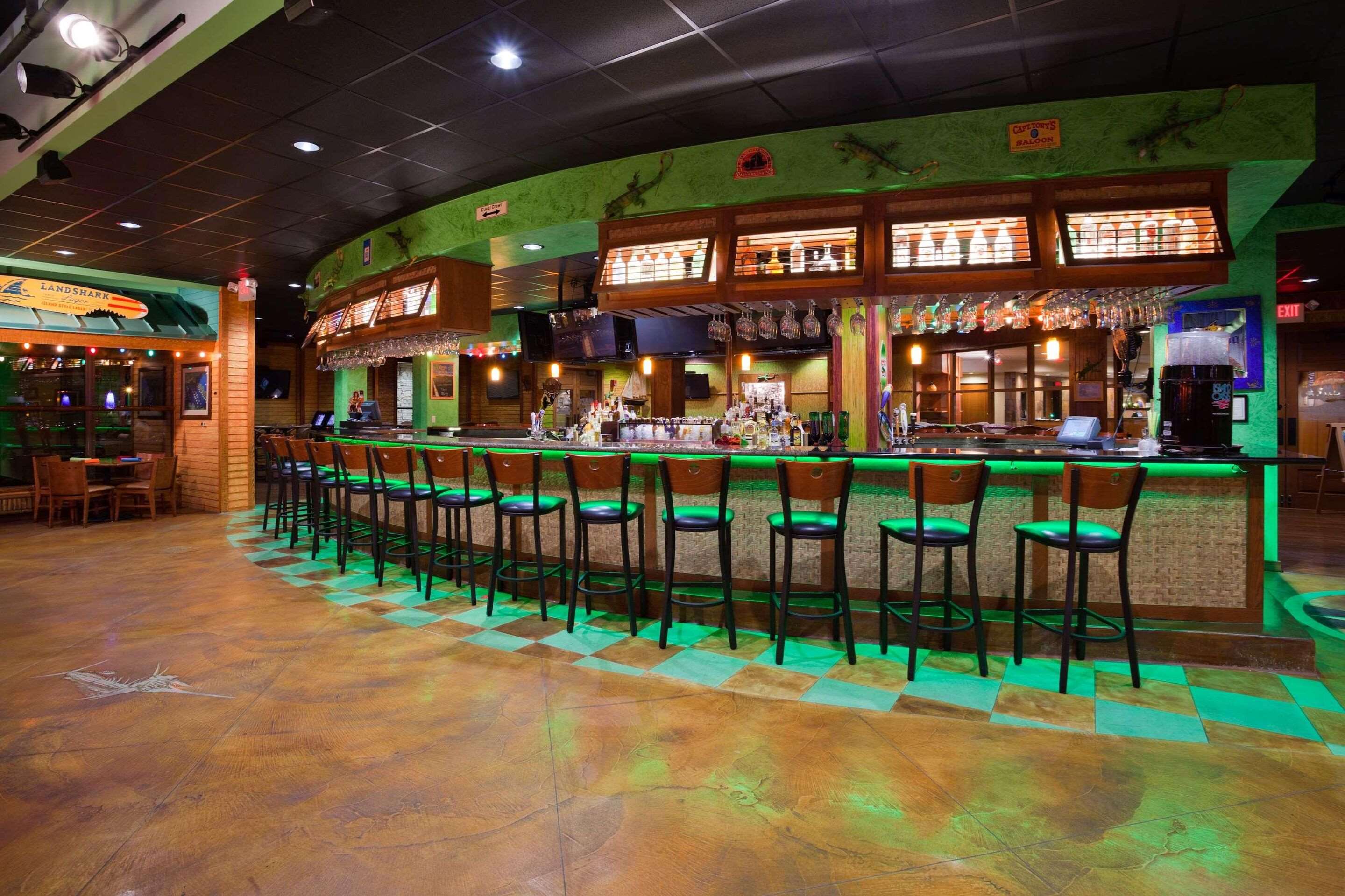 Bar Lounge | Radisson Hotel Milwaukee West