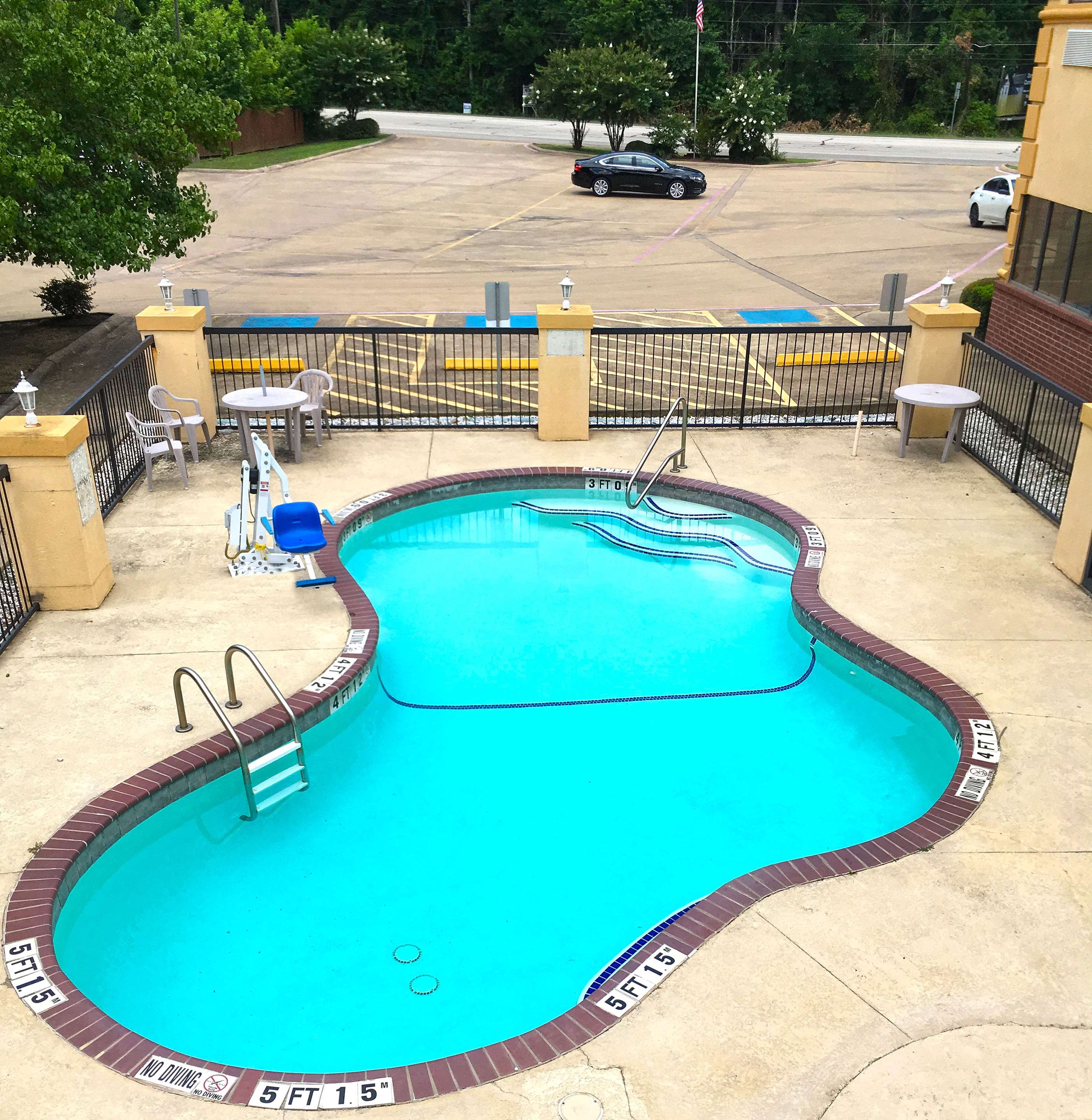 Pool | Americas Best Value Inn & Suites Kilgore