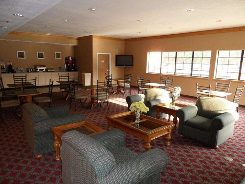Breakfast Sitting Area | Americas Best Value Inn & Suites Kilgore