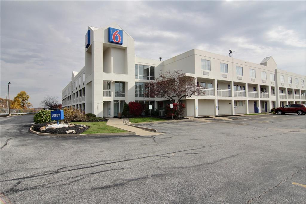 Motel 6 Cleveland Willoughby, OH Hotels Tourist Class Hotels in