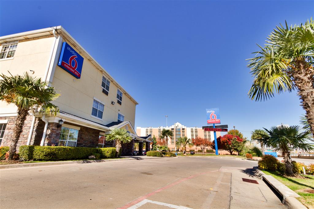 Studio 6 Dallas-Richardson/North, Dallas Fort Worth Airport (TX) Studio 6 Dallas-Richardson/North, Dallas Fort Worth Airport (TX)