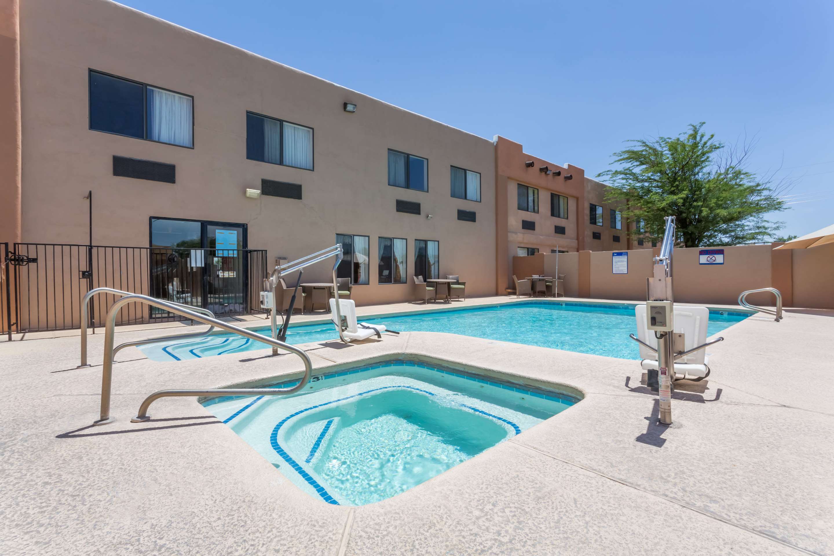 Pool | Days Inn by Wyndham Benson