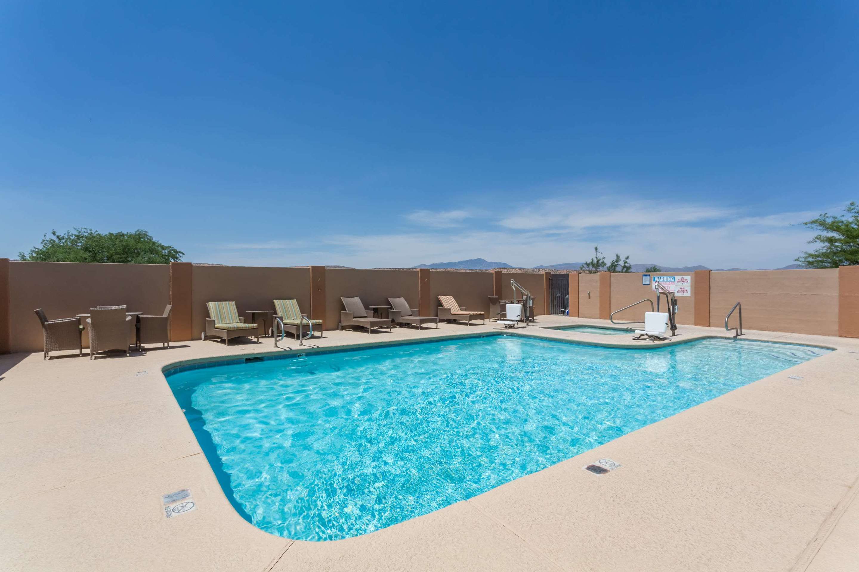 Pool | Days Inn by Wyndham Benson