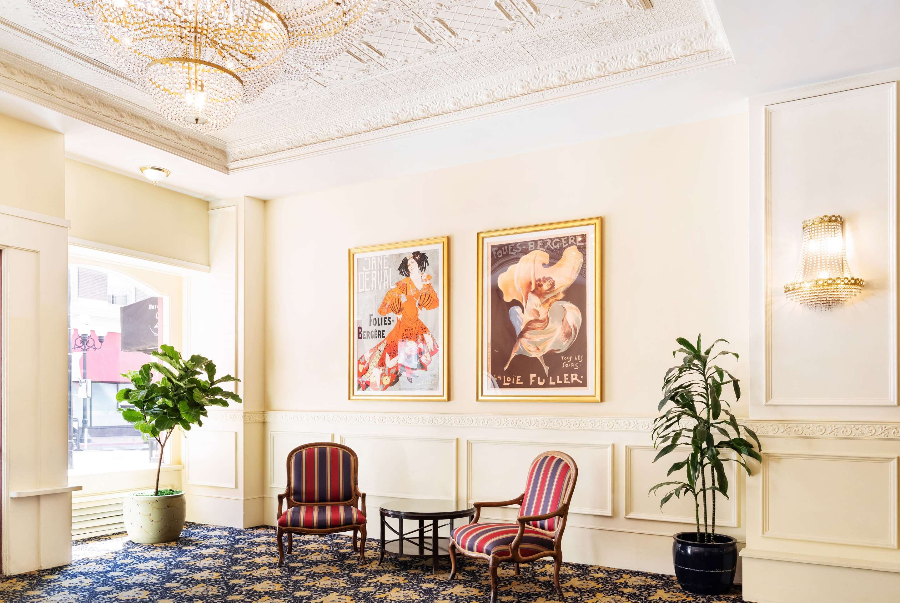 Lobby | Ramada by Wyndham San Diego Gaslamp Convention Center