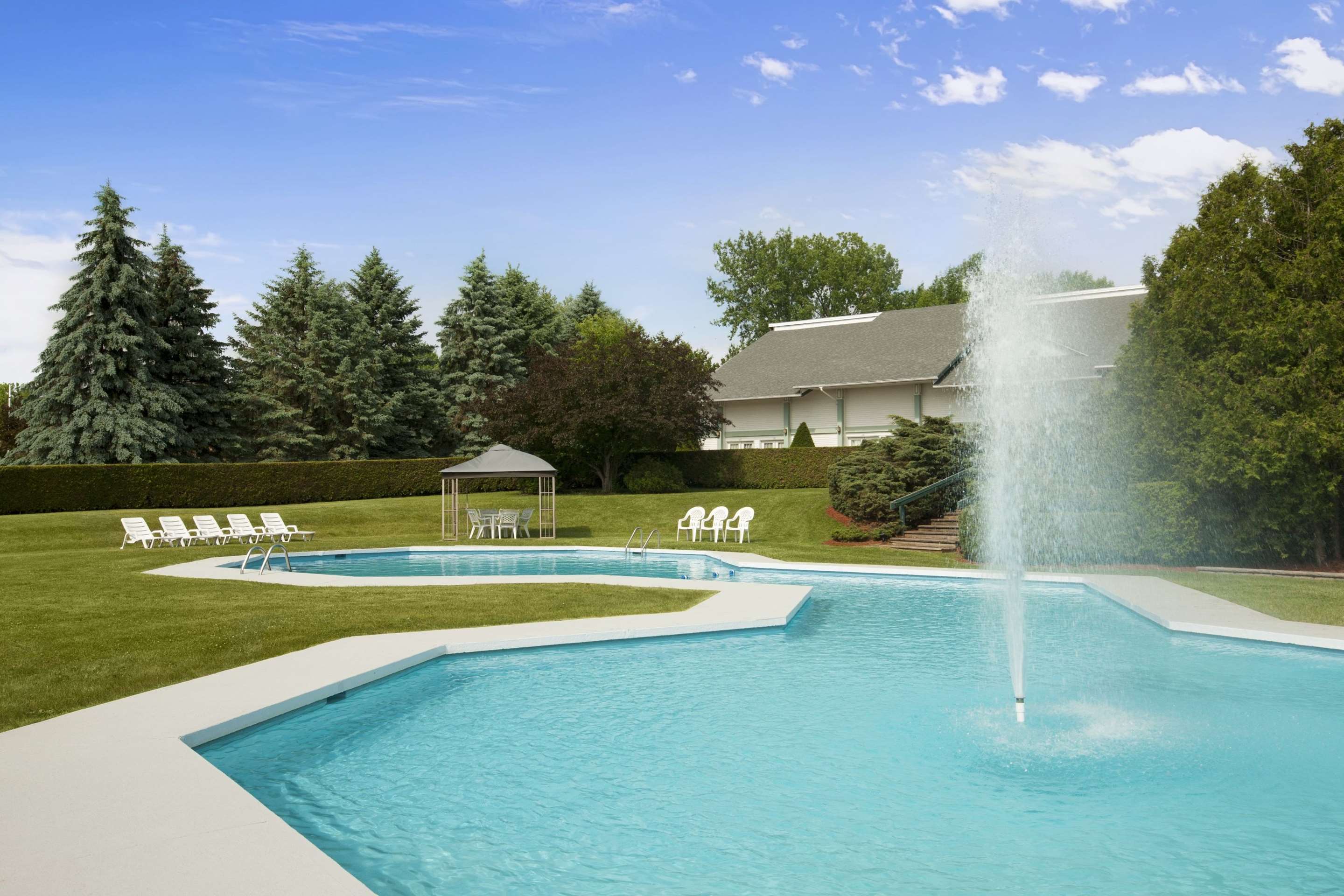 Pool | Days Inn by Wyndham Shelburne/Burlington
