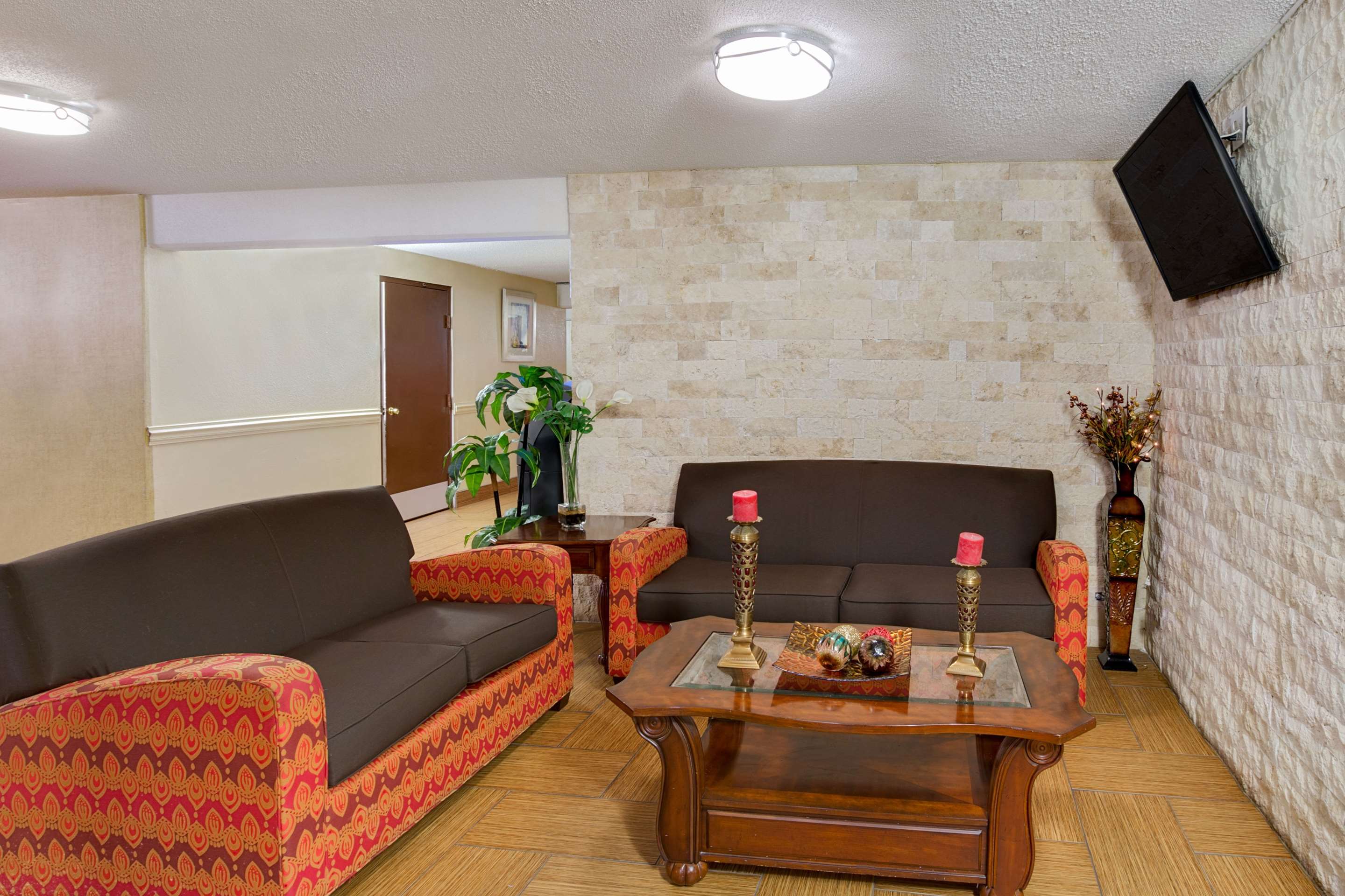 Lobby | Baymont by Wyndham Charlotte-Airport Coliseum