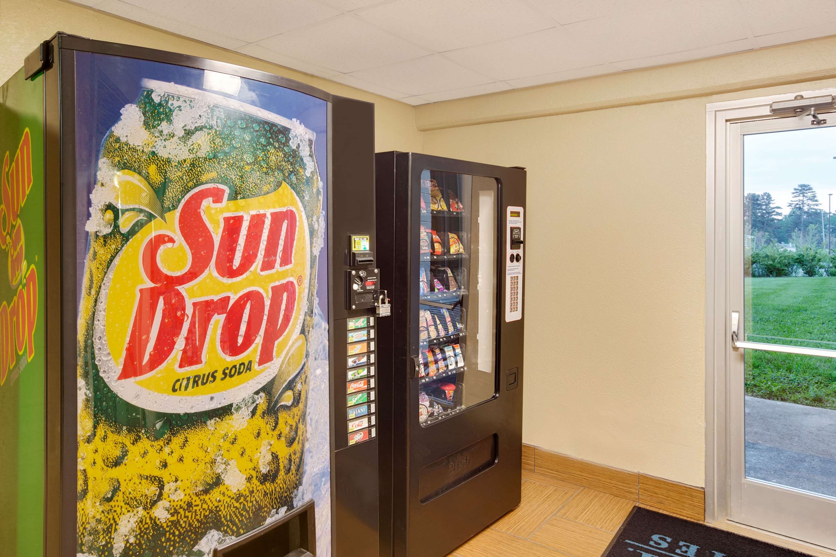 Snack Area | Baymont by Wyndham Charlotte-Airport Coliseum