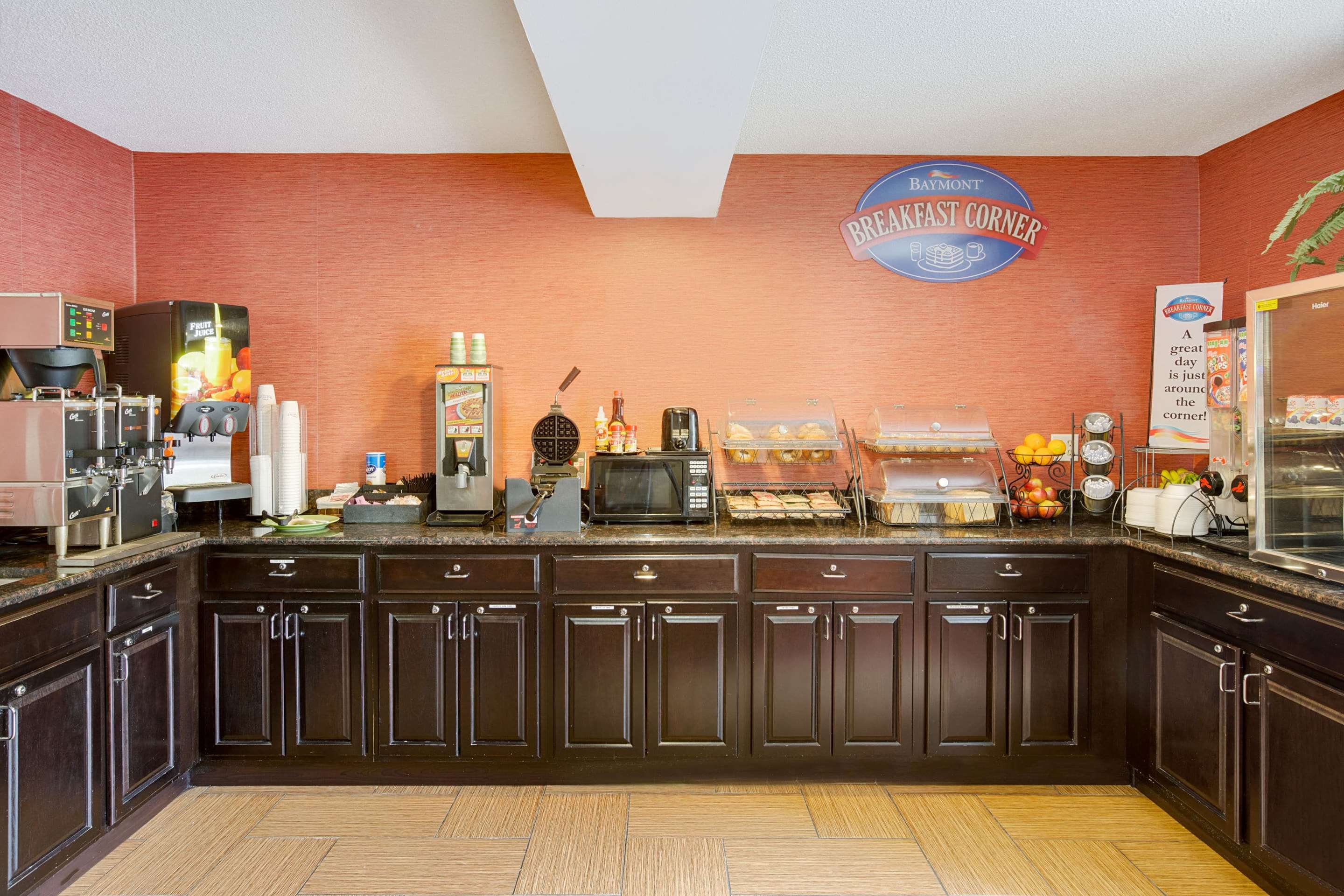 Breakfast Area | Baymont by Wyndham Charlotte-Airport Coliseum
