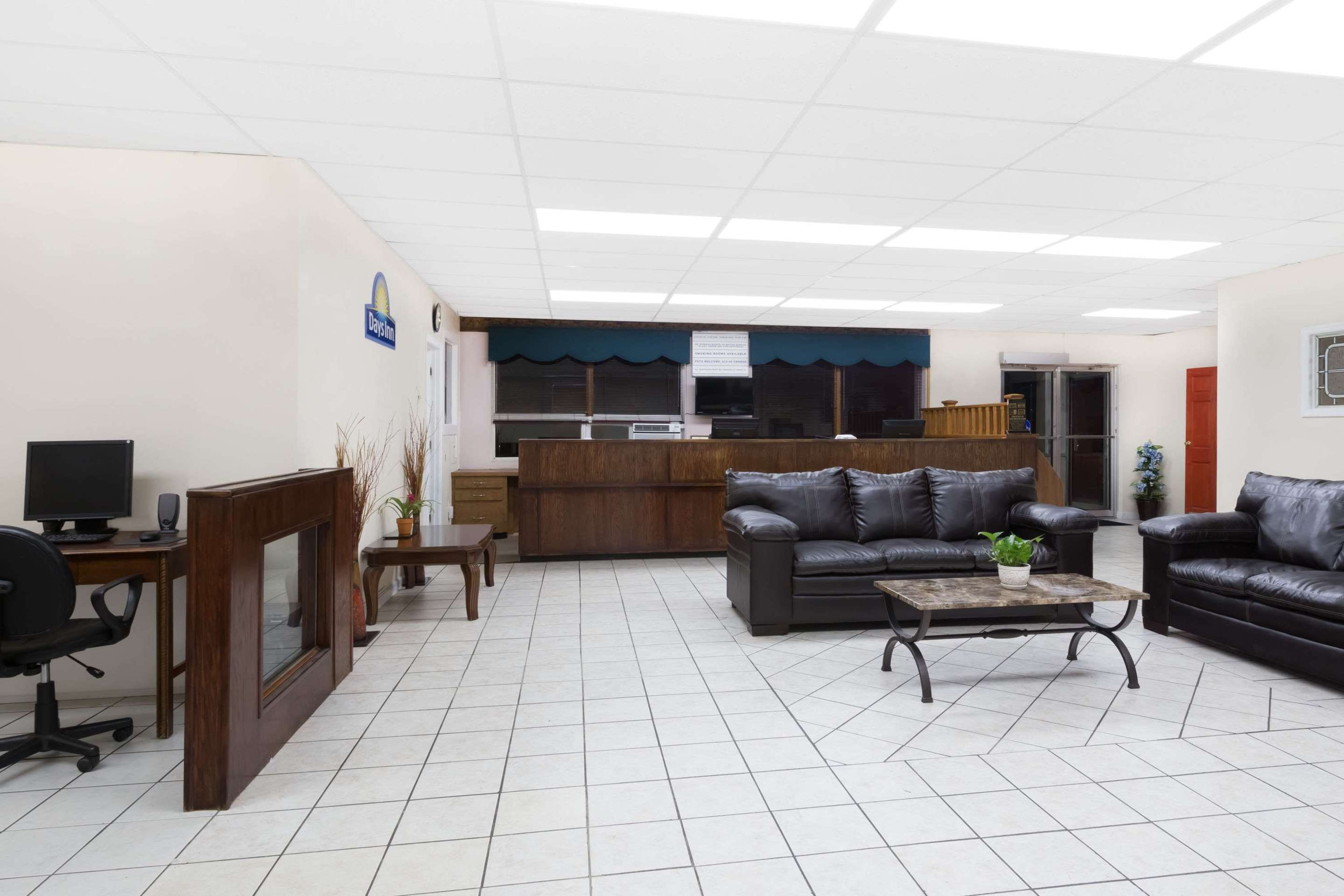 Lobby | Days Inn by Wyndham Christiansburg