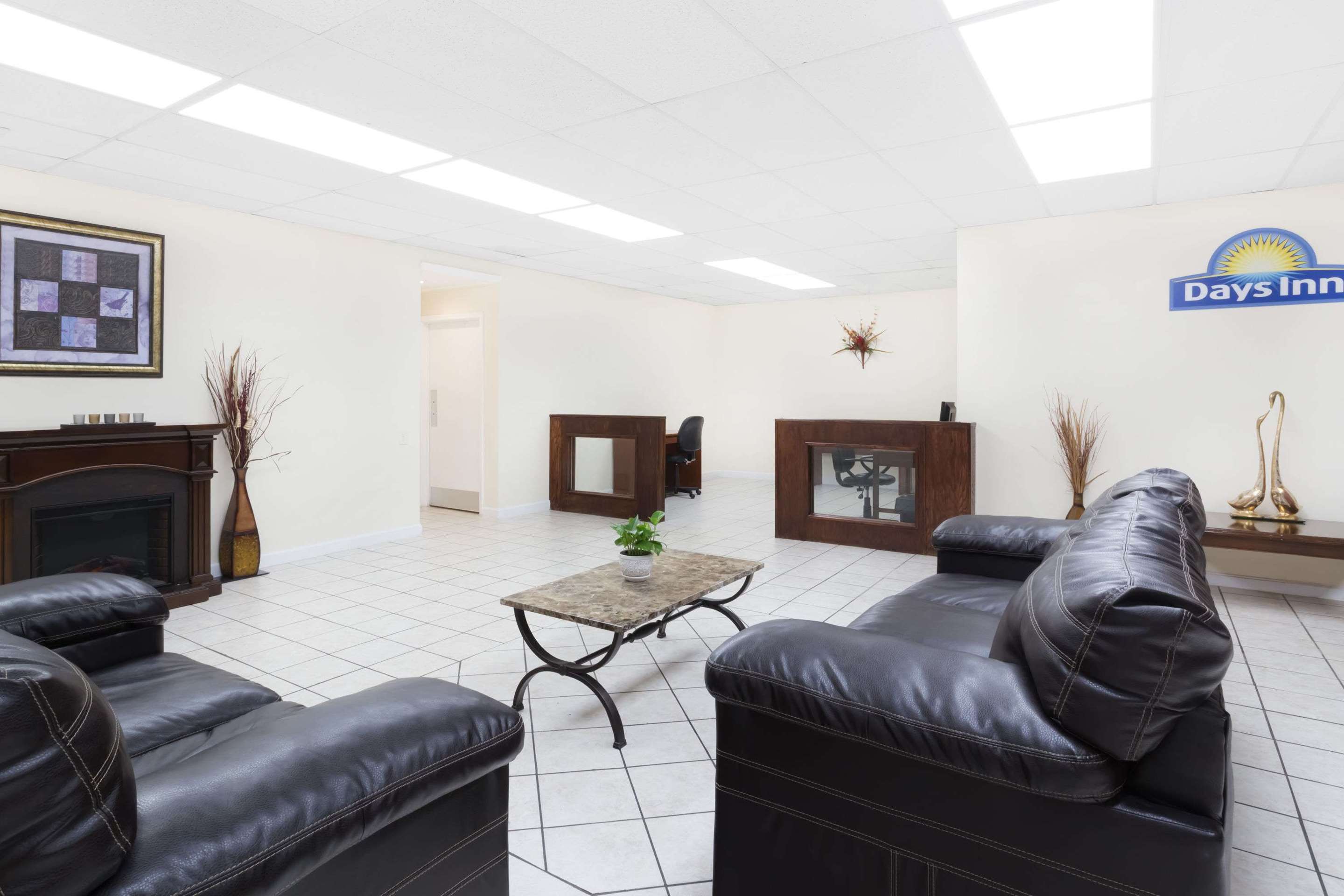 Lobby | Days Inn by Wyndham Christiansburg