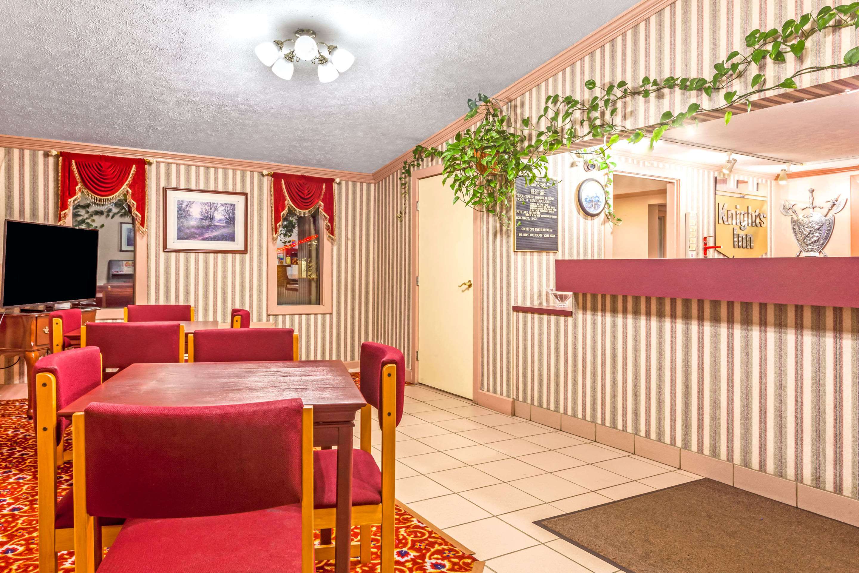 Lobby | Knights Inn - Seymour