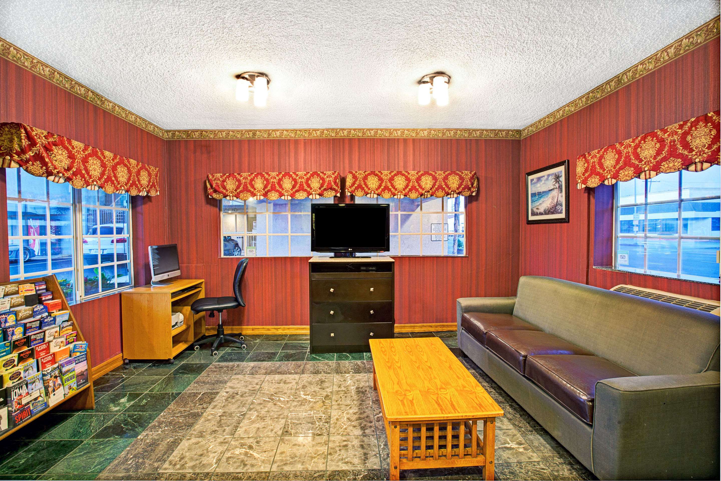 Lobby | Ramada by Wyndham Marina del Rey