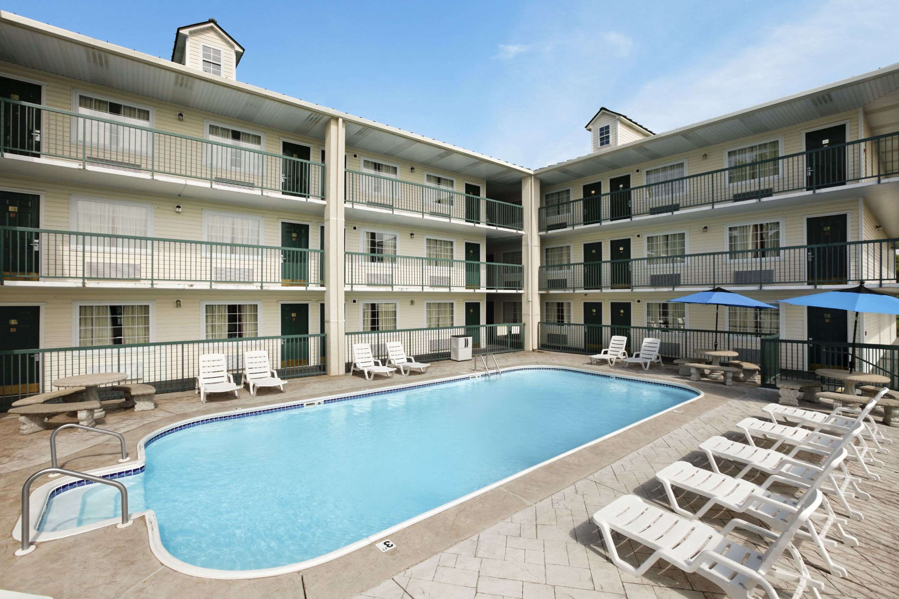 Pool | Days Inn by Wyndham Branson/Near the Strip