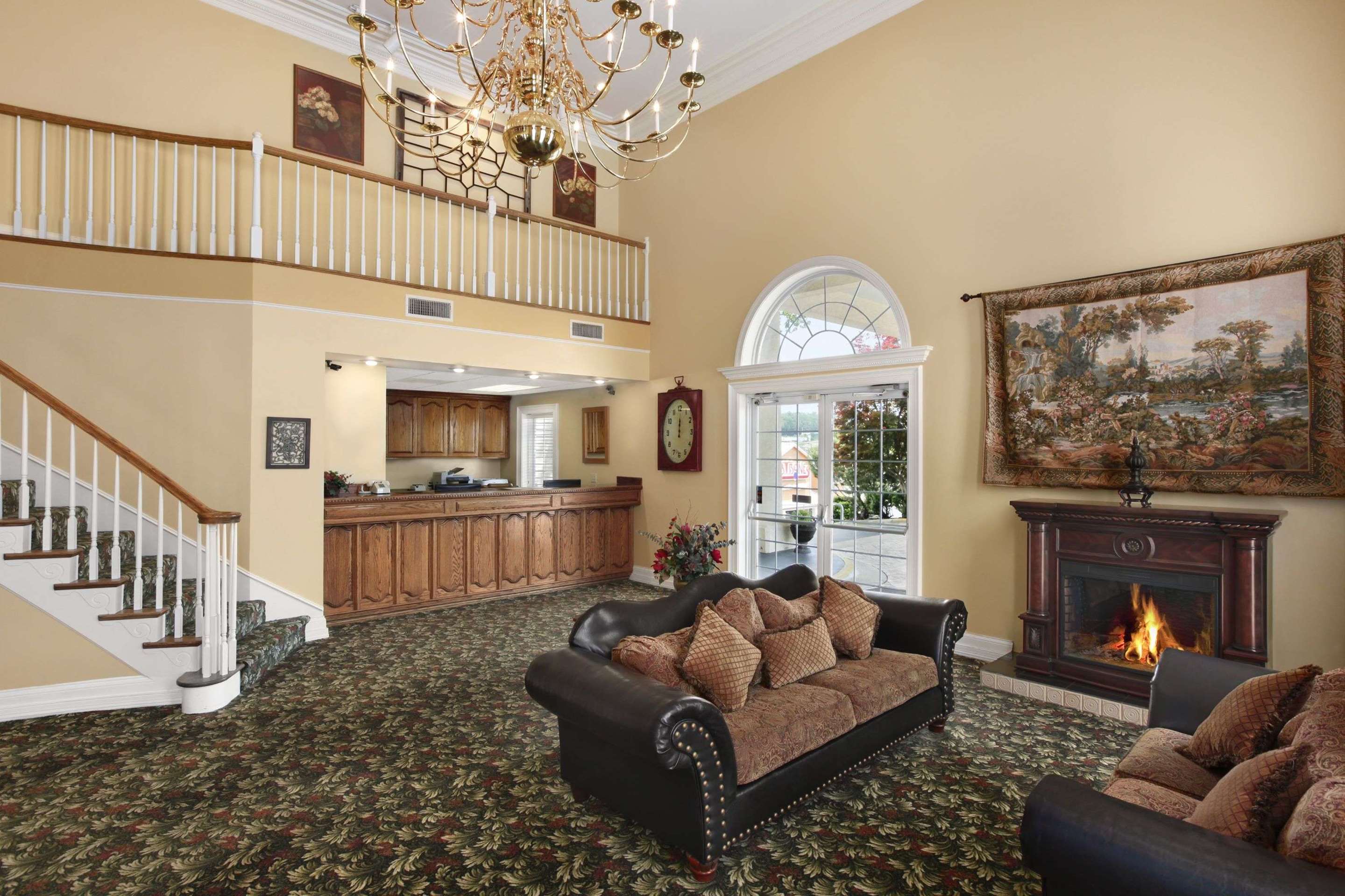 Lobby | Days Inn by Wyndham Branson/Near the Strip