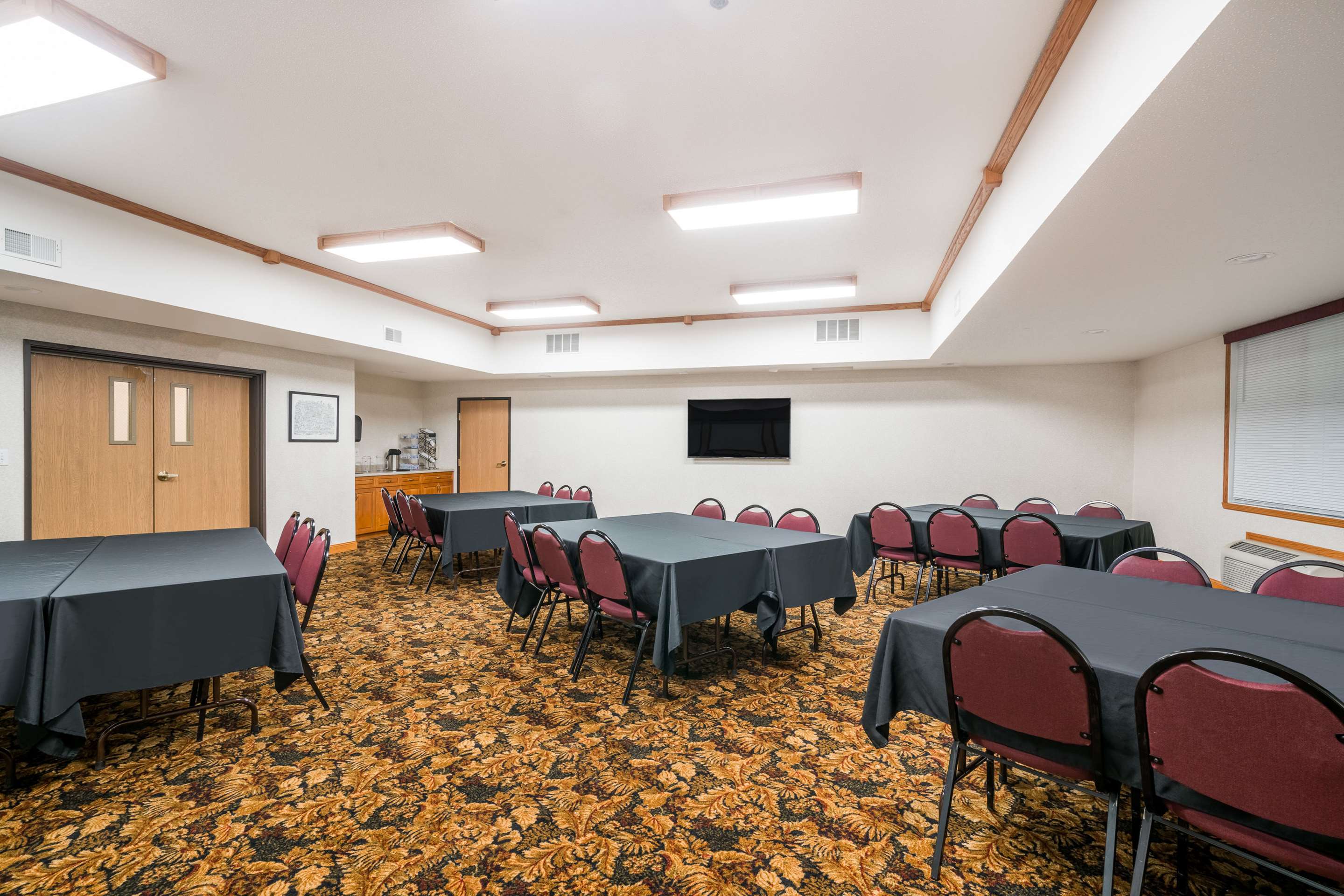 Meeting Room | Travelodge & Suites by Wyndham Fargo/Moorhead