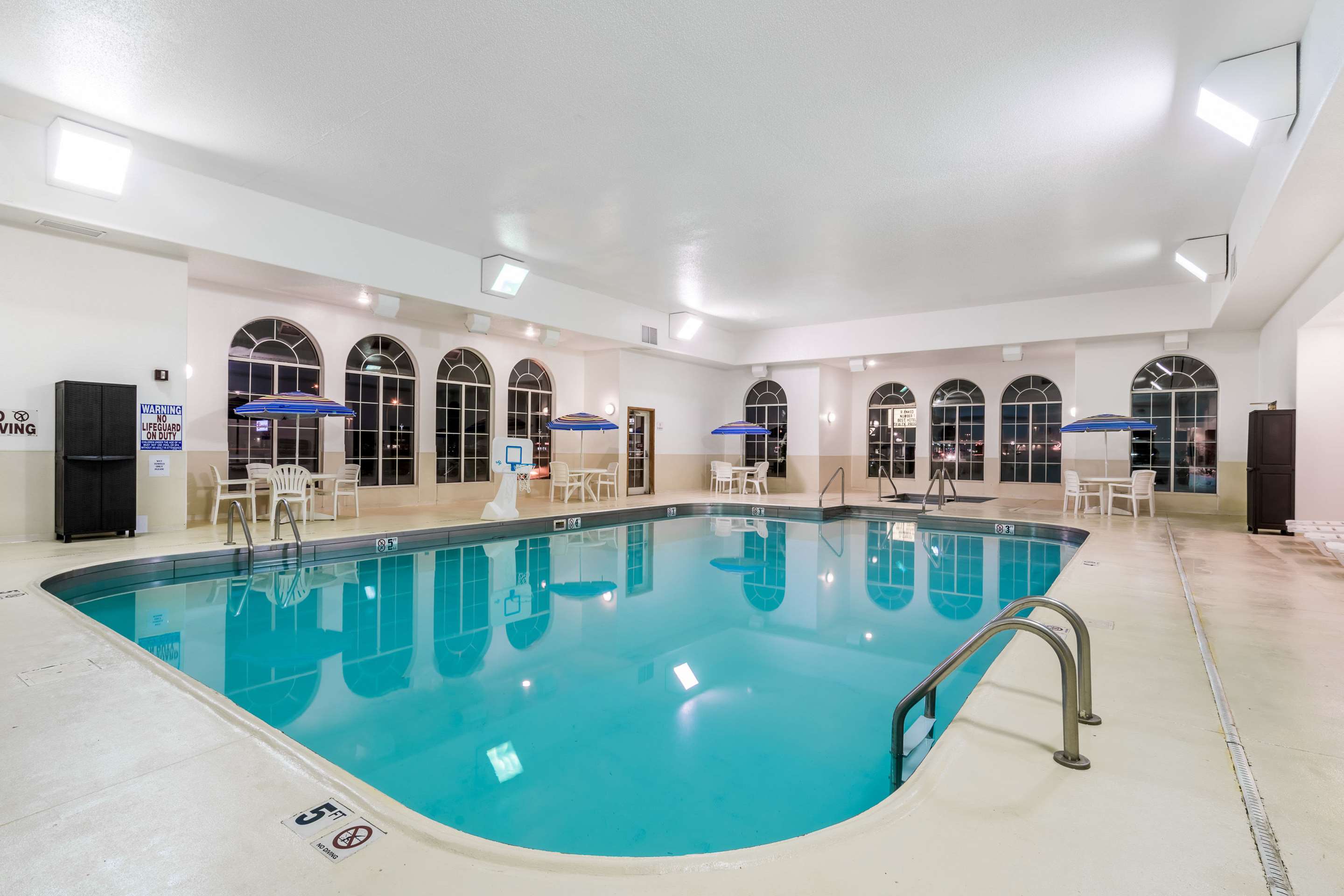 Pool | Travelodge & Suites by Wyndham Fargo/Moorhead