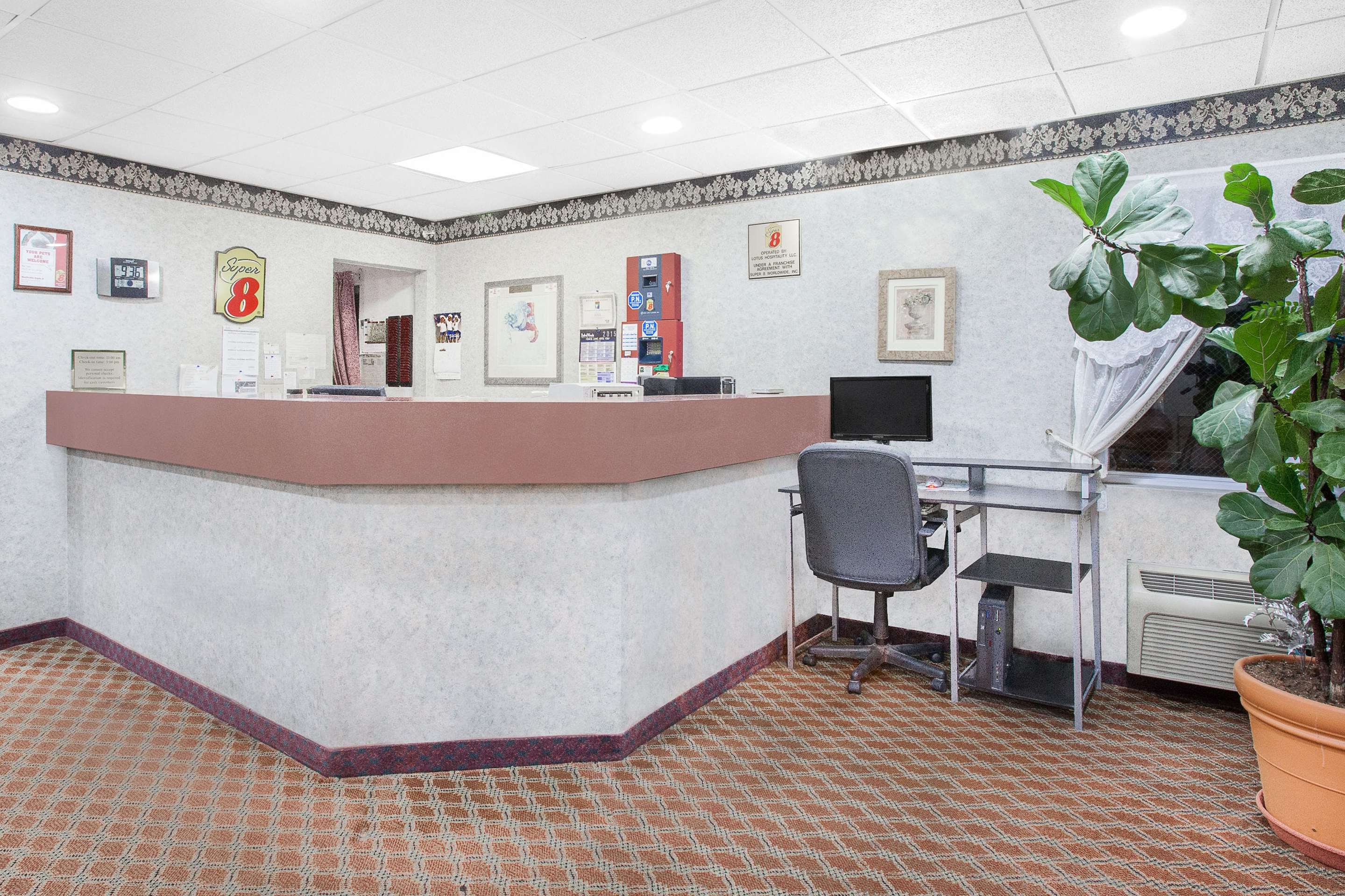 Lobby | Super 8 by Wyndham Monticello NY