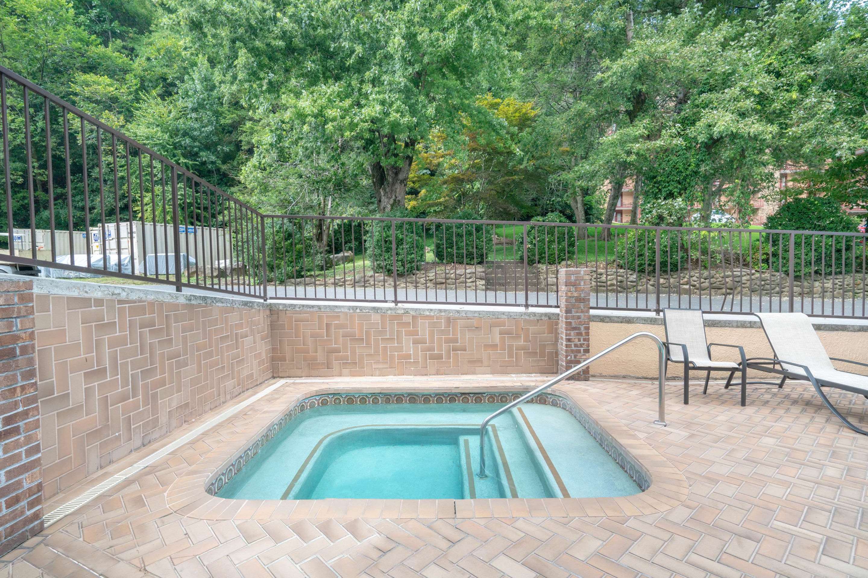 Pool | Gatlinburg River Inn