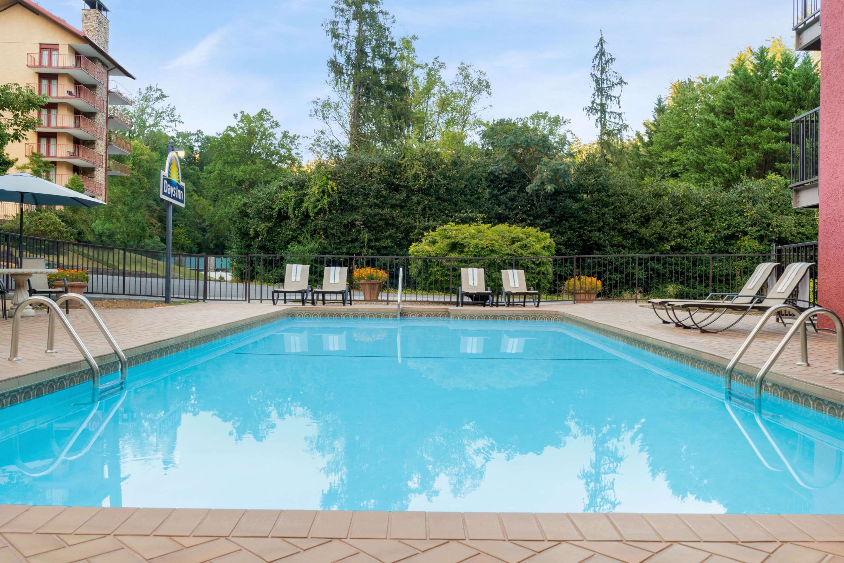 Pool | Gatlinburg River Inn