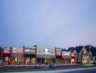Restaurants And Shopping Next Door | Grand Hotel