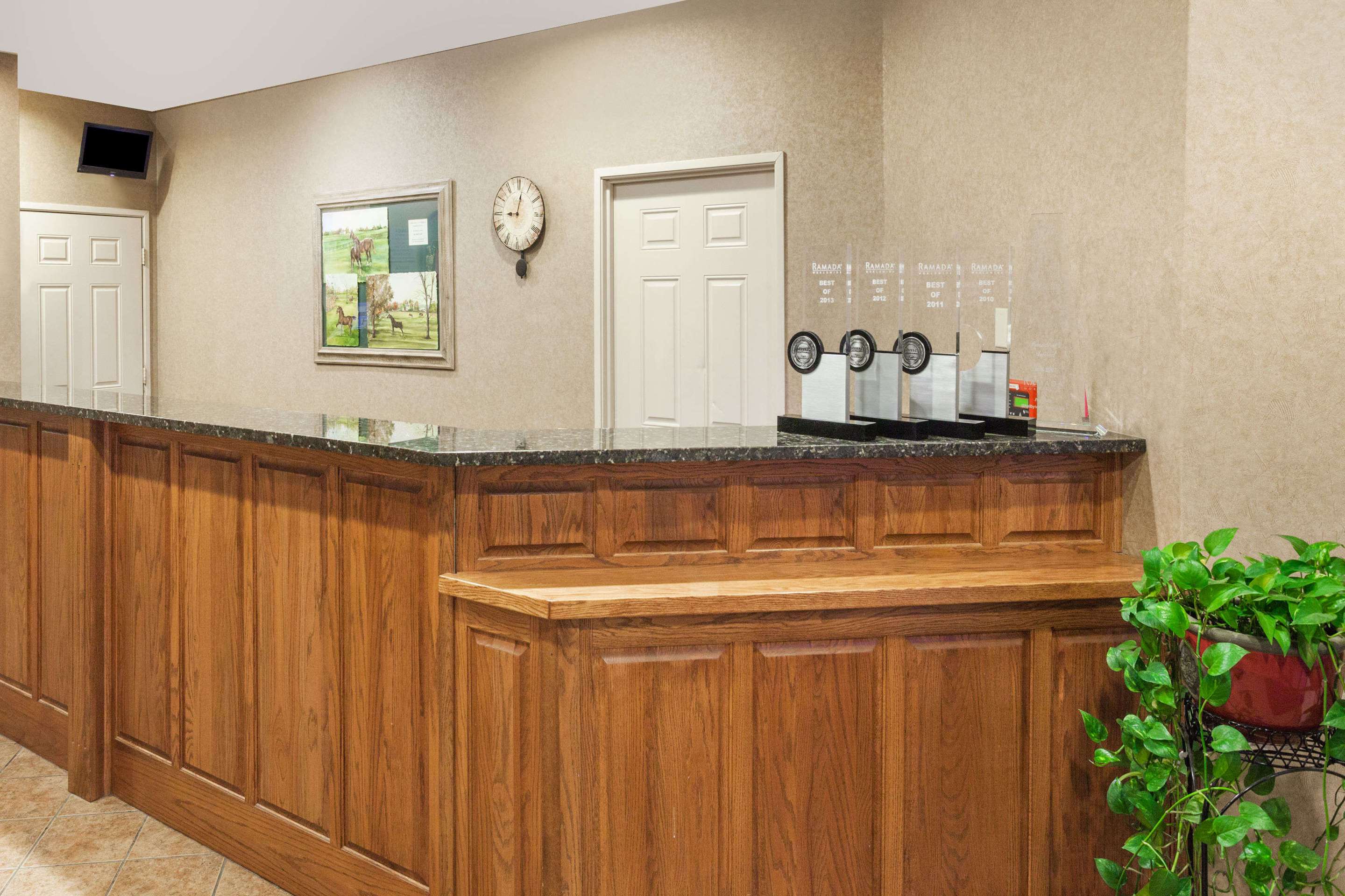 Lobby | Comfort Inn & Suites