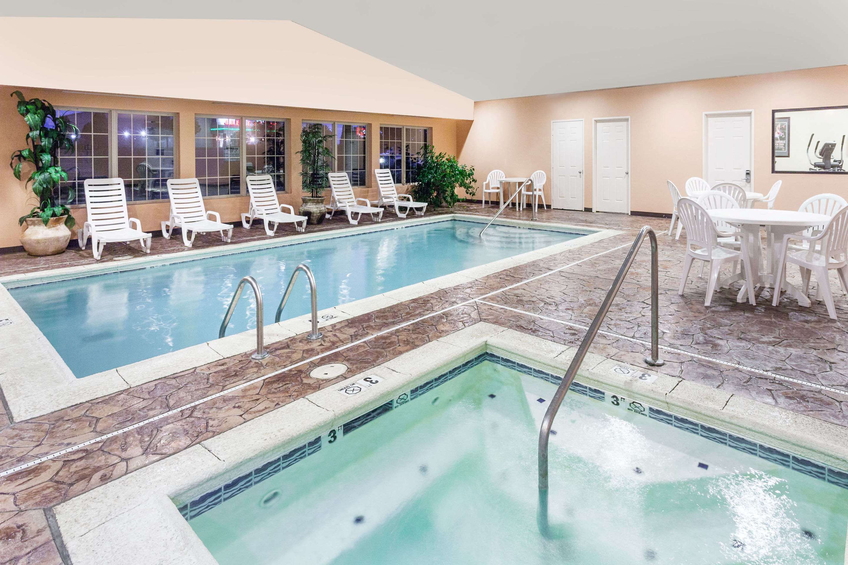 Pool | Comfort Inn & Suites