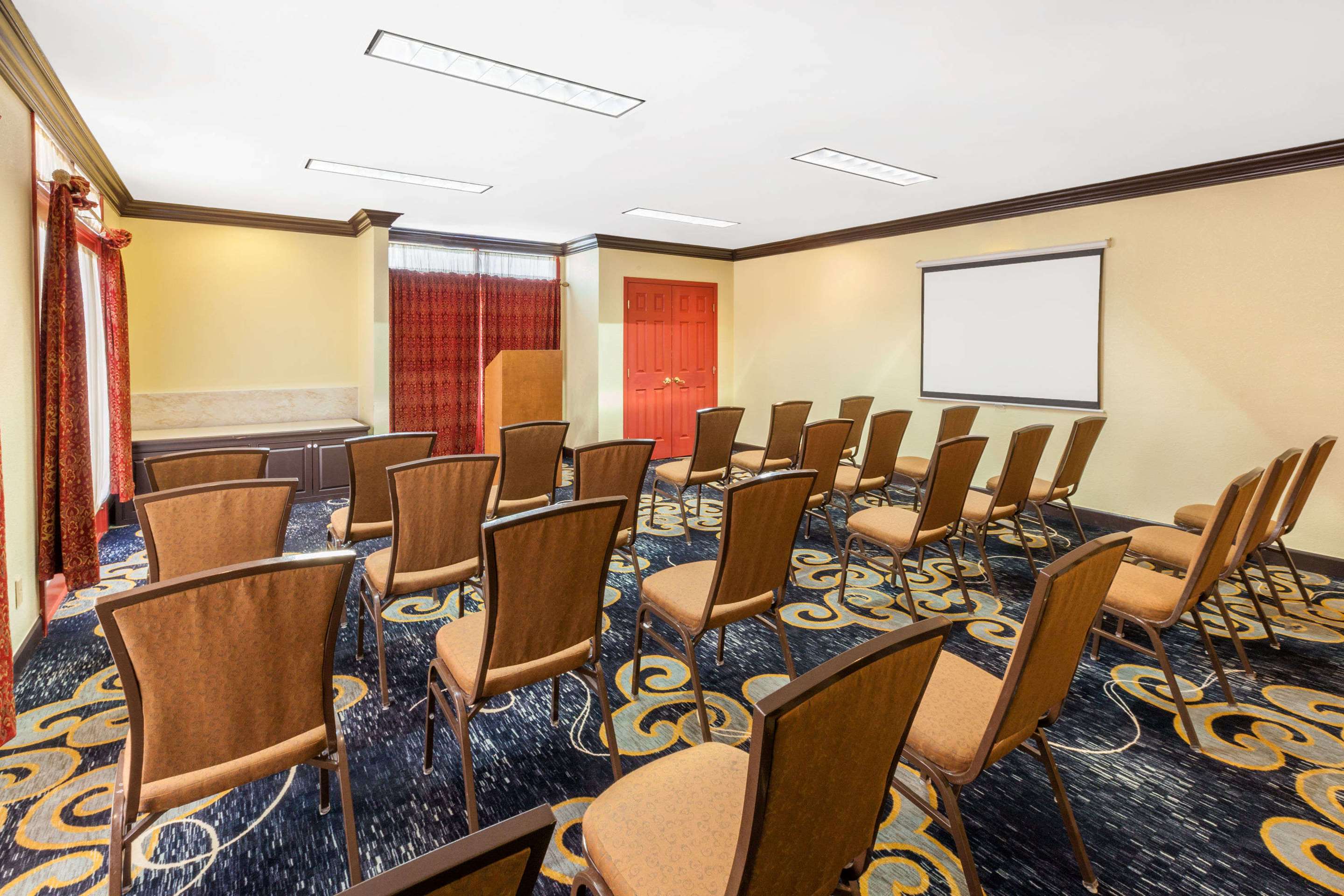 Meeting Room | Hawthorn Suites by Wyndham Detroit Warren