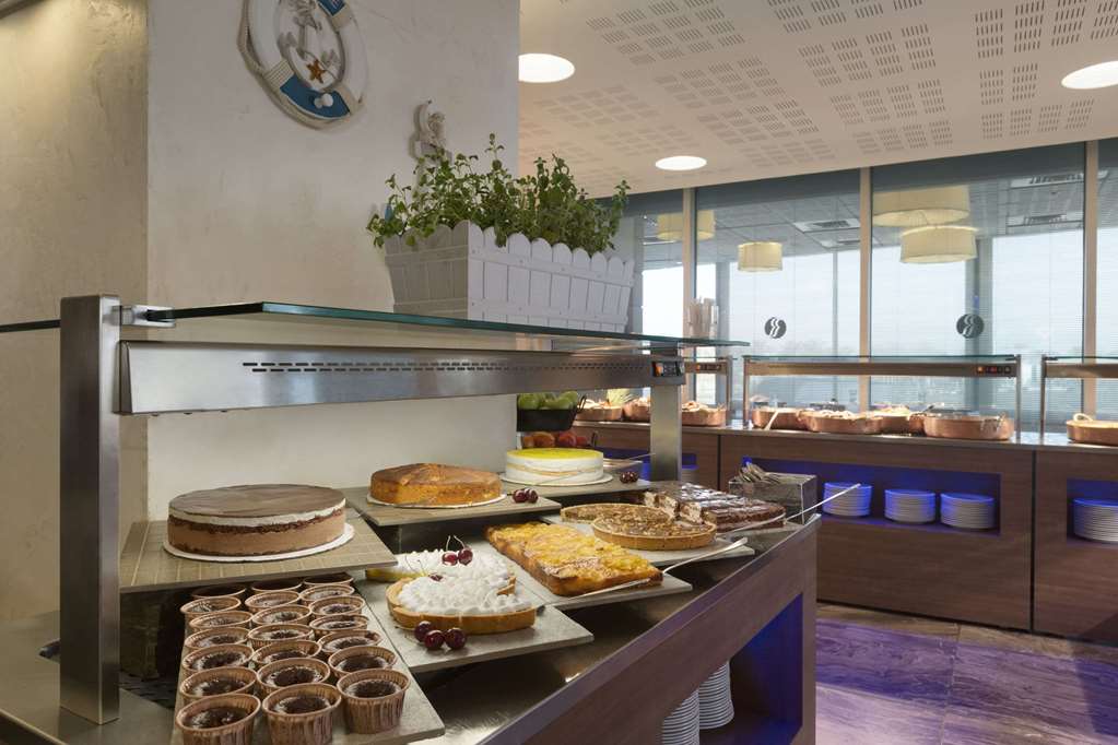 Ramada Hotel & Suites by Wyndham Netanya