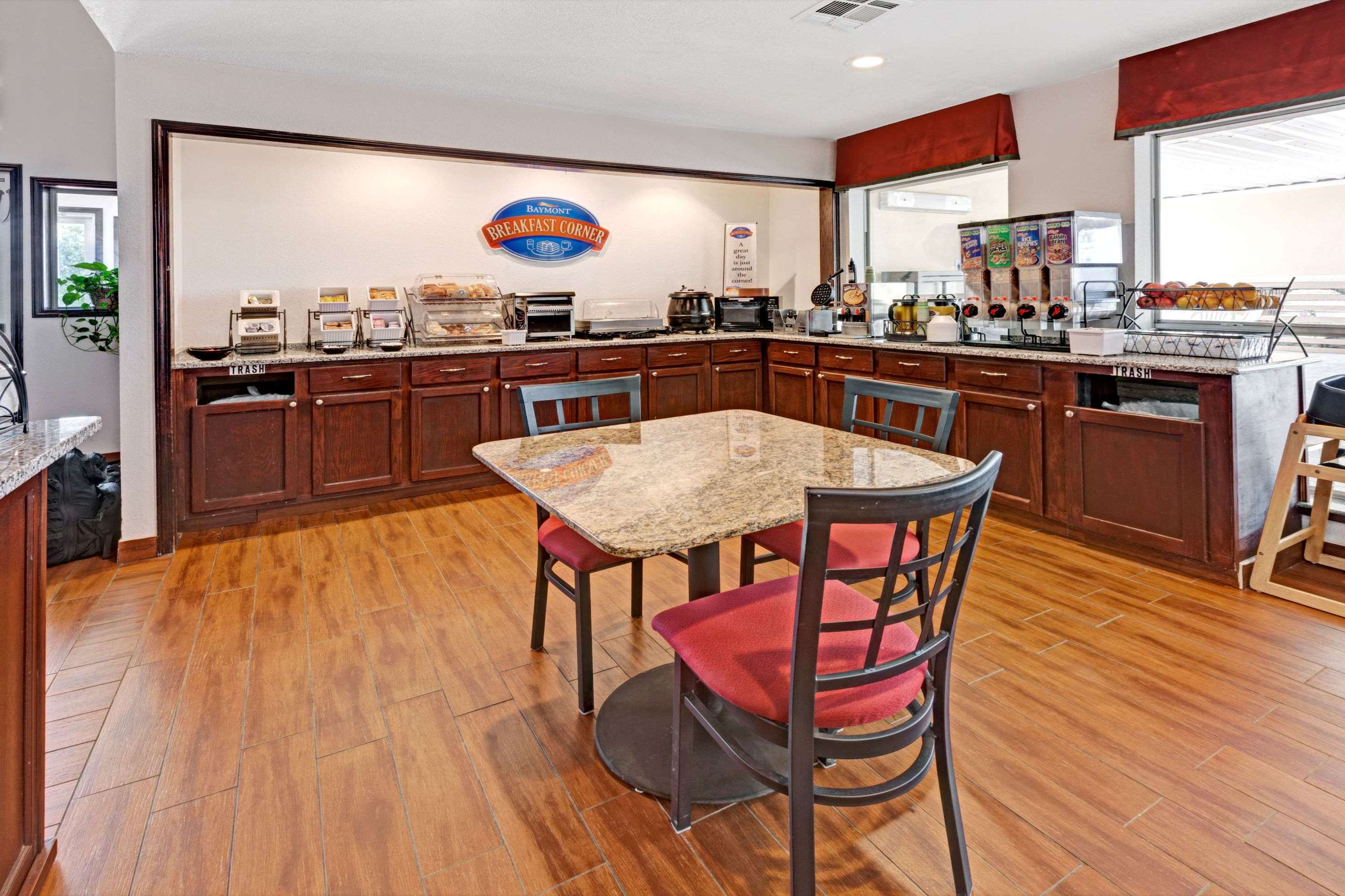 Breakfast Area | Baymont by Wyndham El Reno