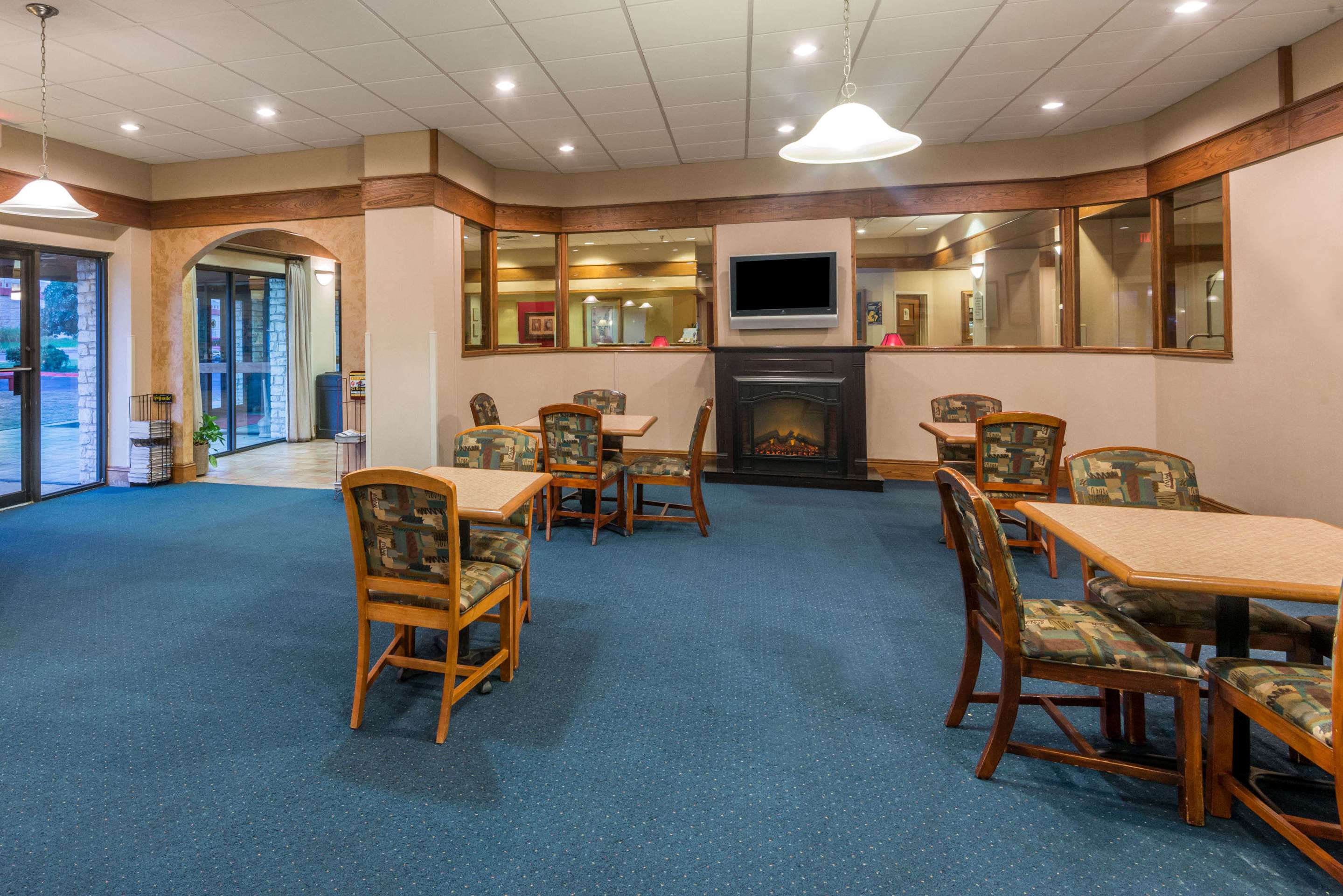 Breakfast Area | Ramada by Wyndham New Braunfels