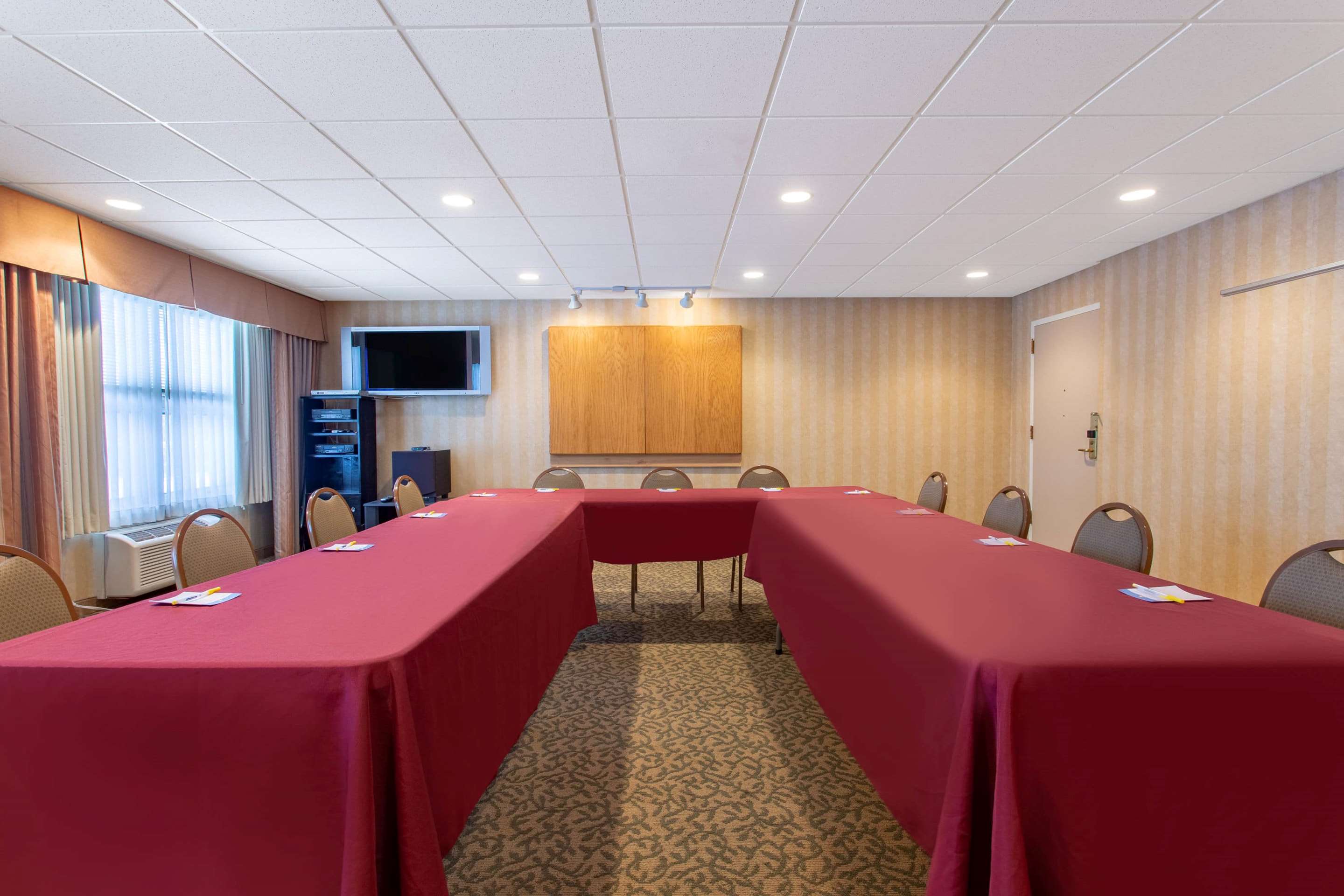 Meeting Room | Clarion Pointe Rhinelander Downtown