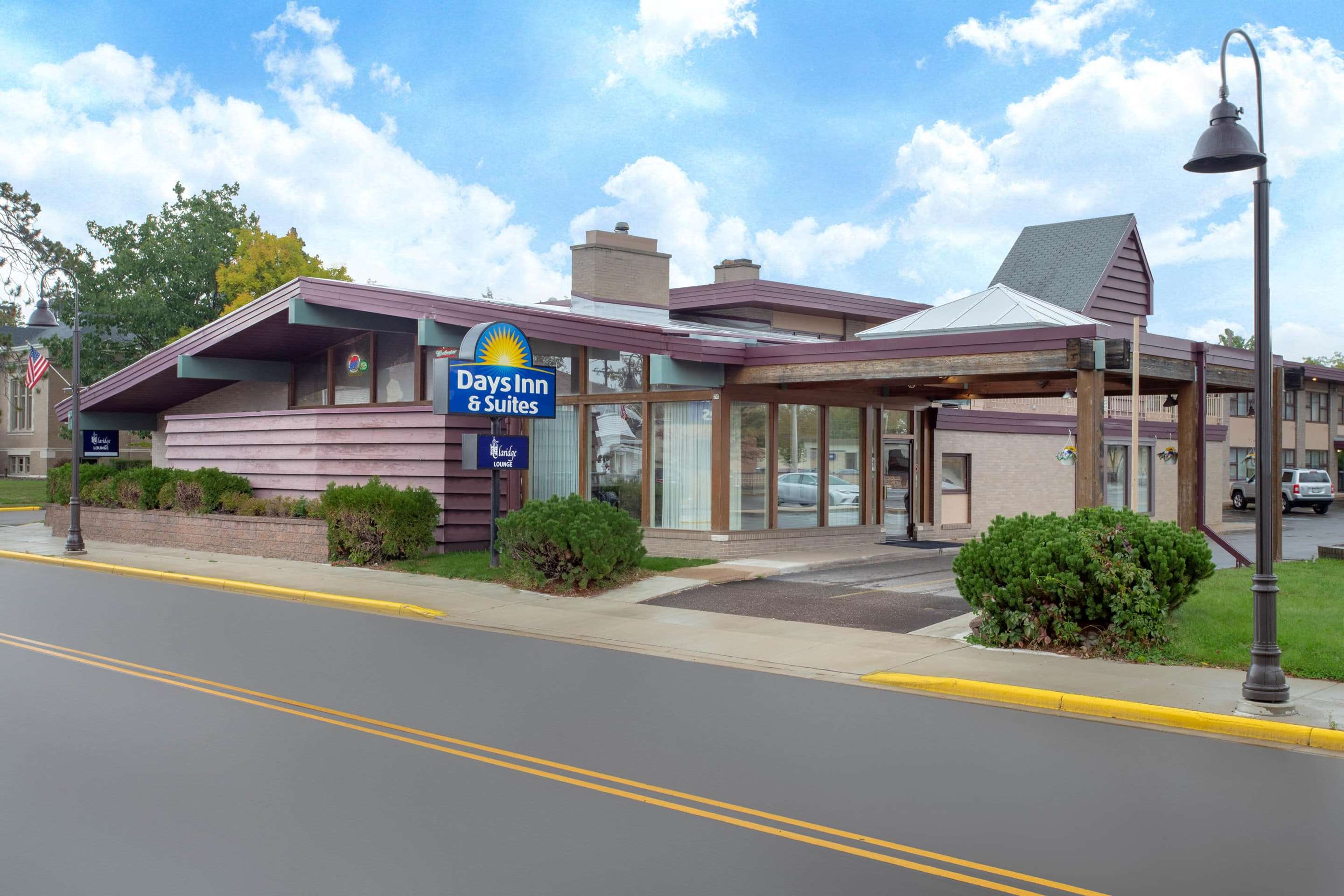Exterior | Clarion Pointe Rhinelander Downtown