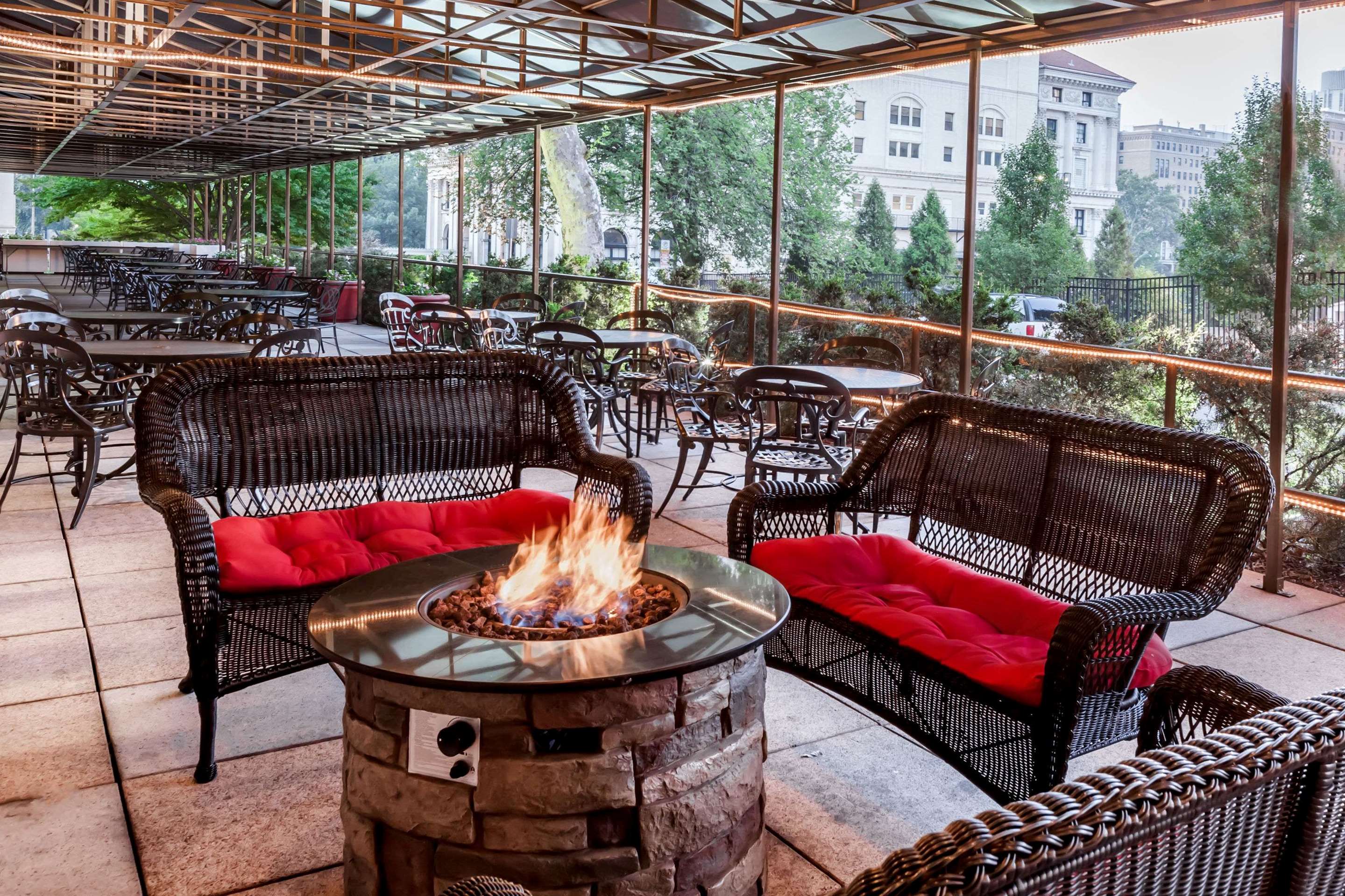 PatioTerrace Firepit | Wyndham Pittsburgh University Center