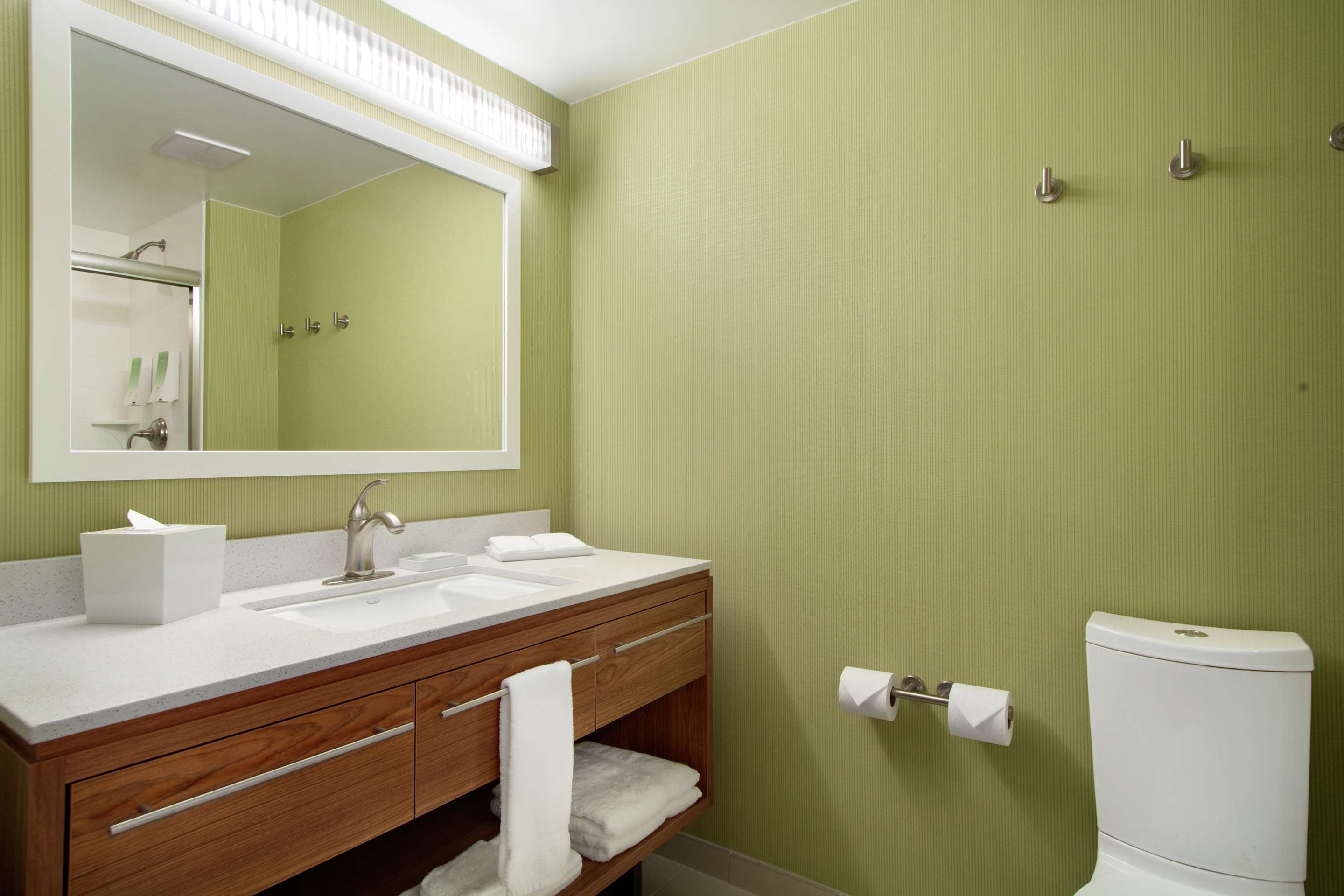 Guest room bath