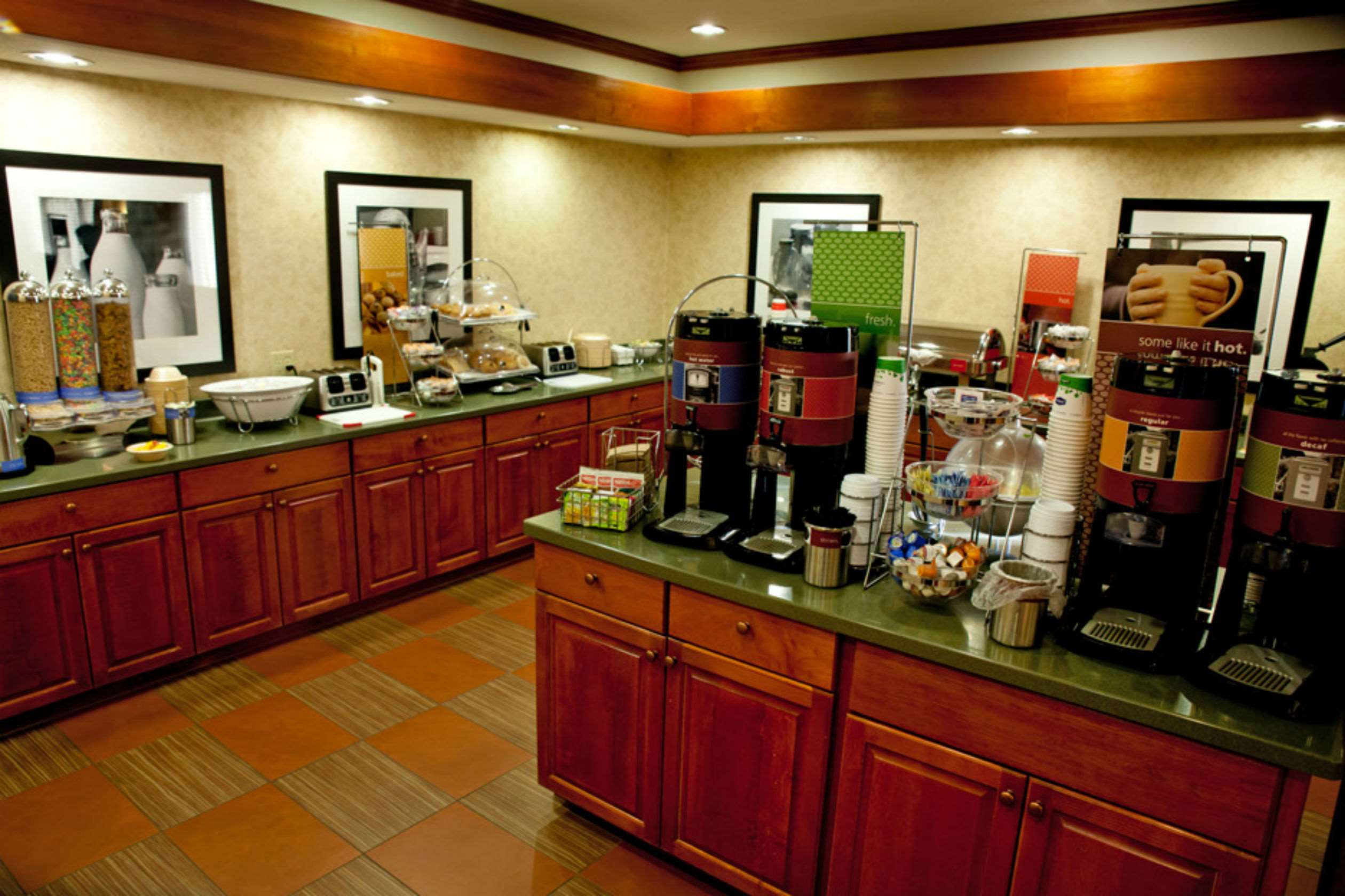 Restaurant | Hampton Inn Rapid City