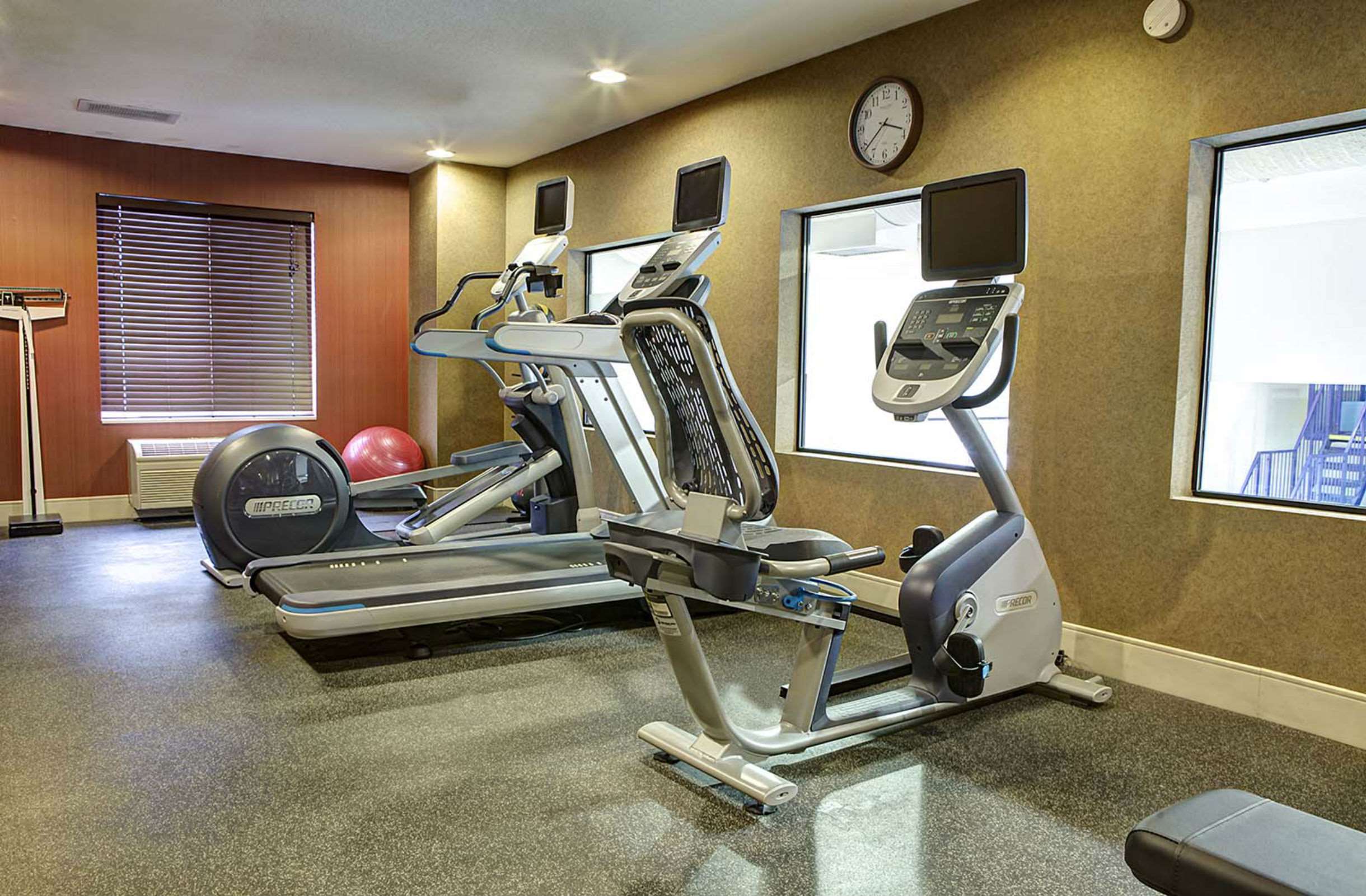 Health club fitness center gym | Hampton Inn Rapid City