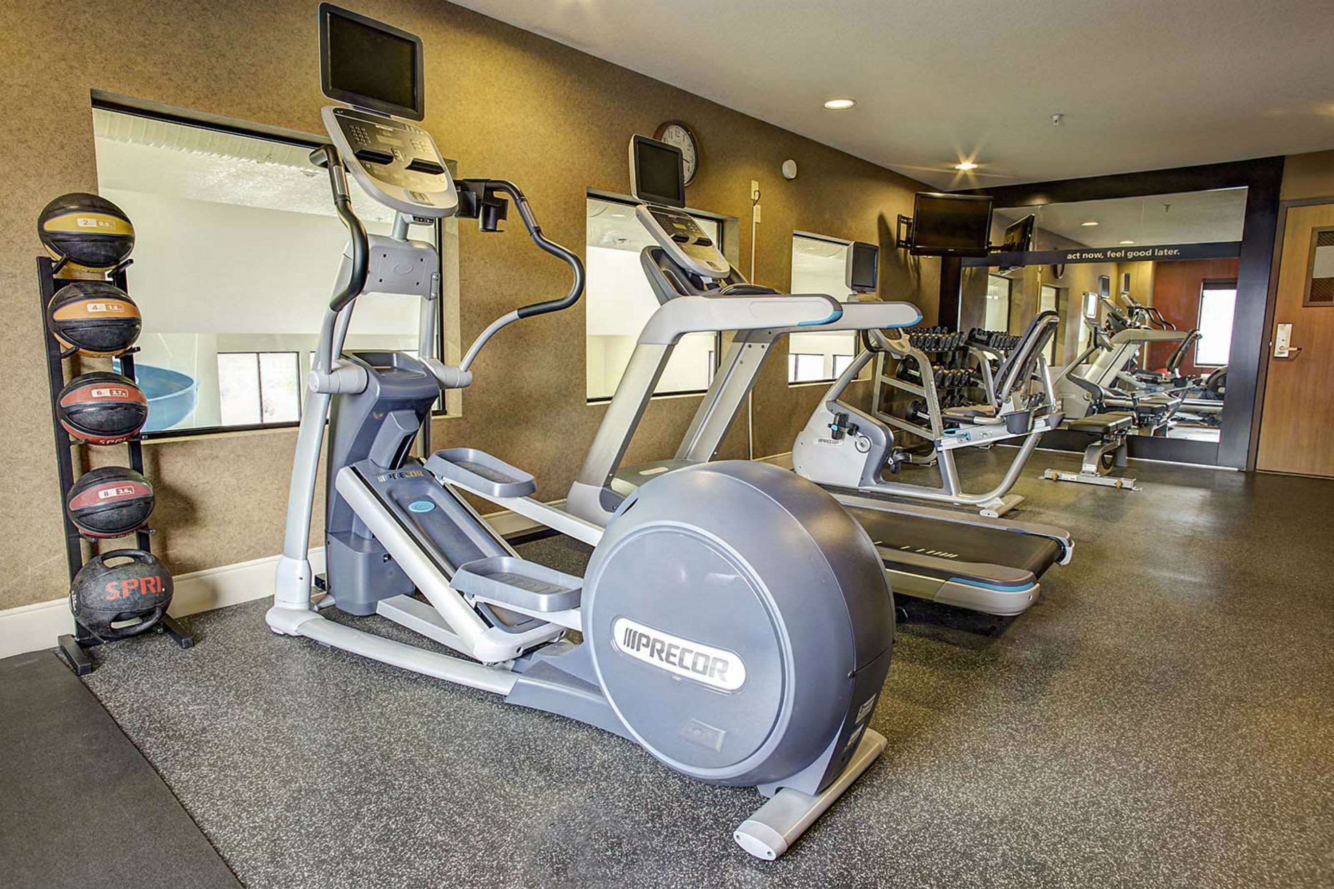 Health club fitness center gym | Hampton Inn Rapid City