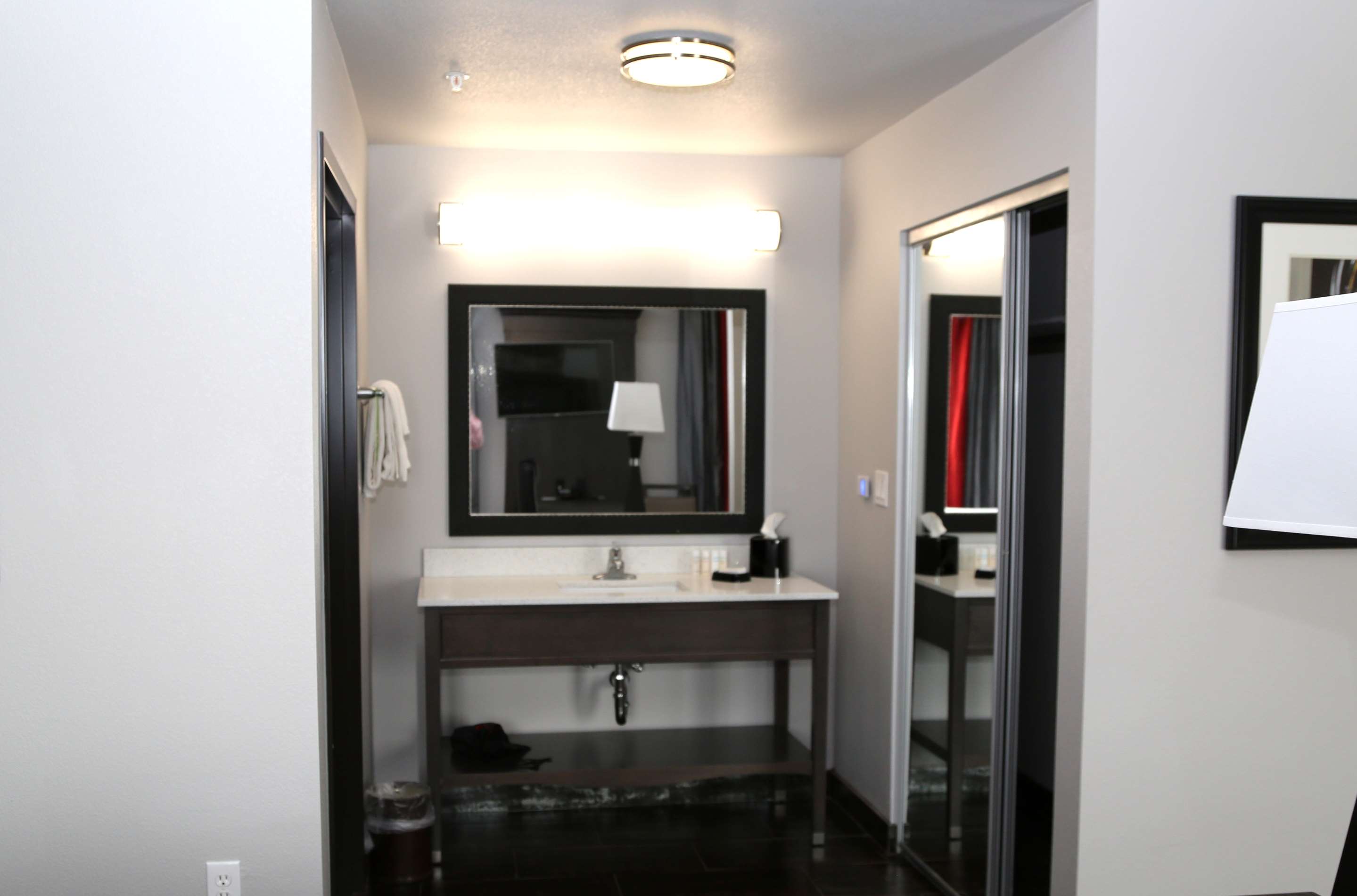 Guest room bath