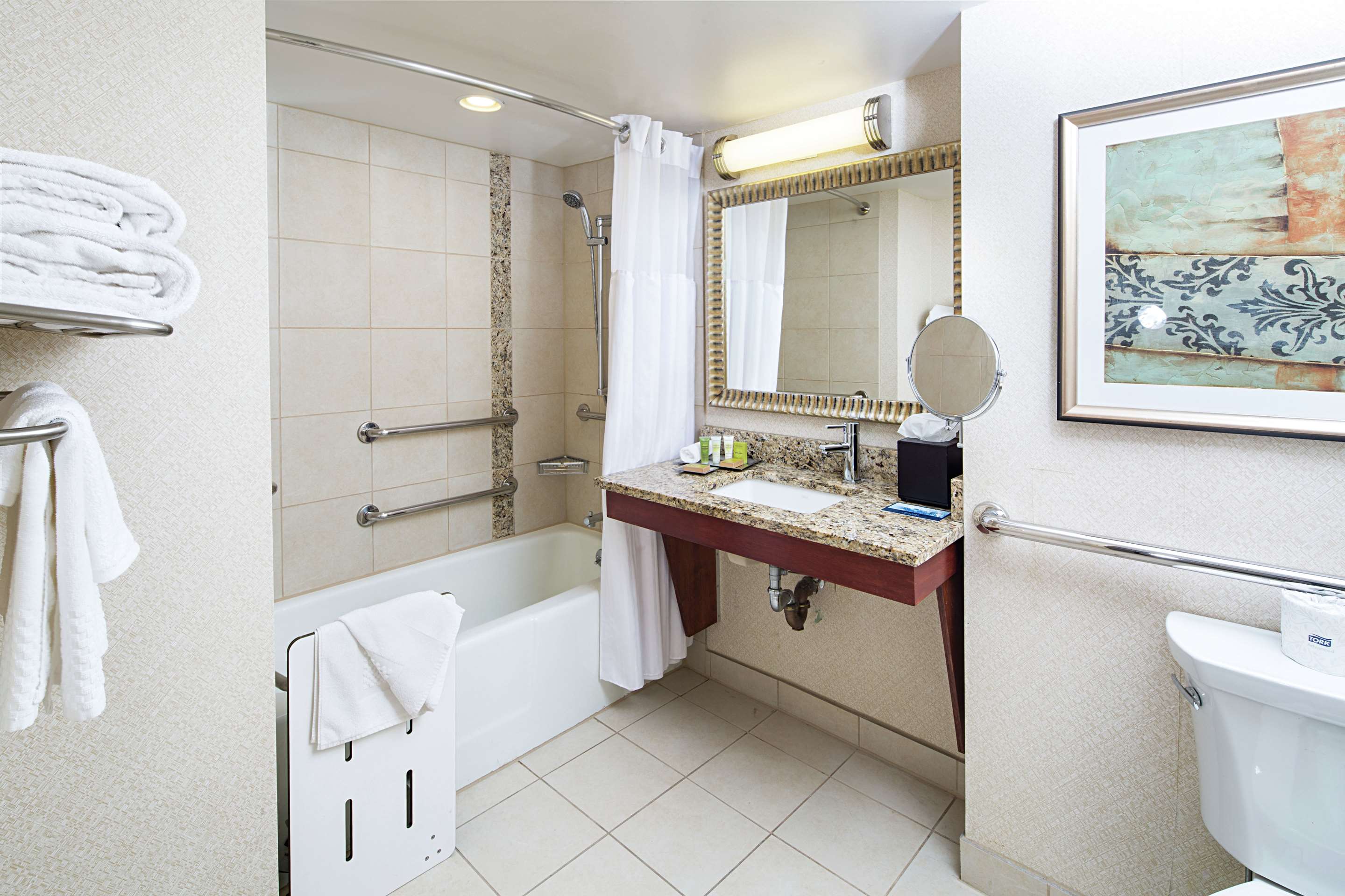 Guest room bath