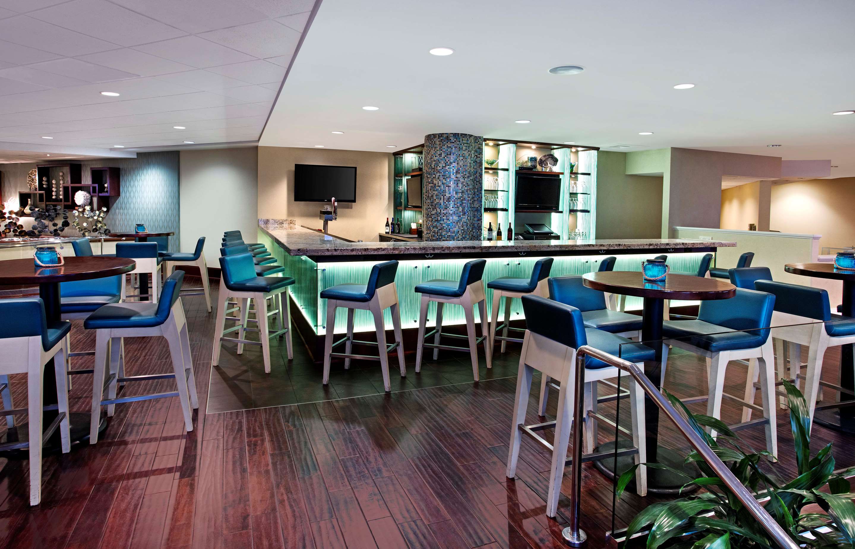 BarLounge | The Singer Oceanfront Resort, Curio Collection by Hilton