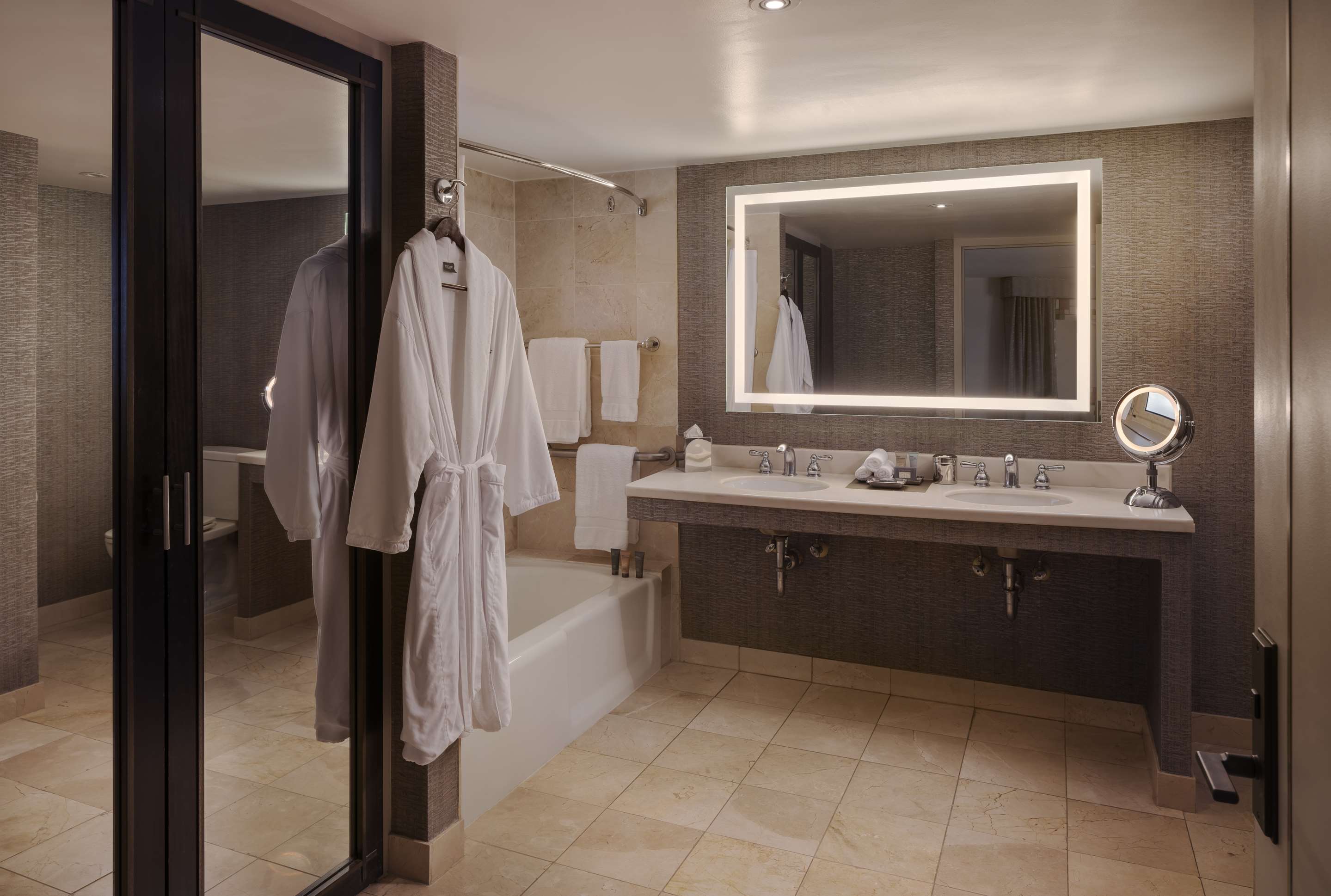 Guest room bath