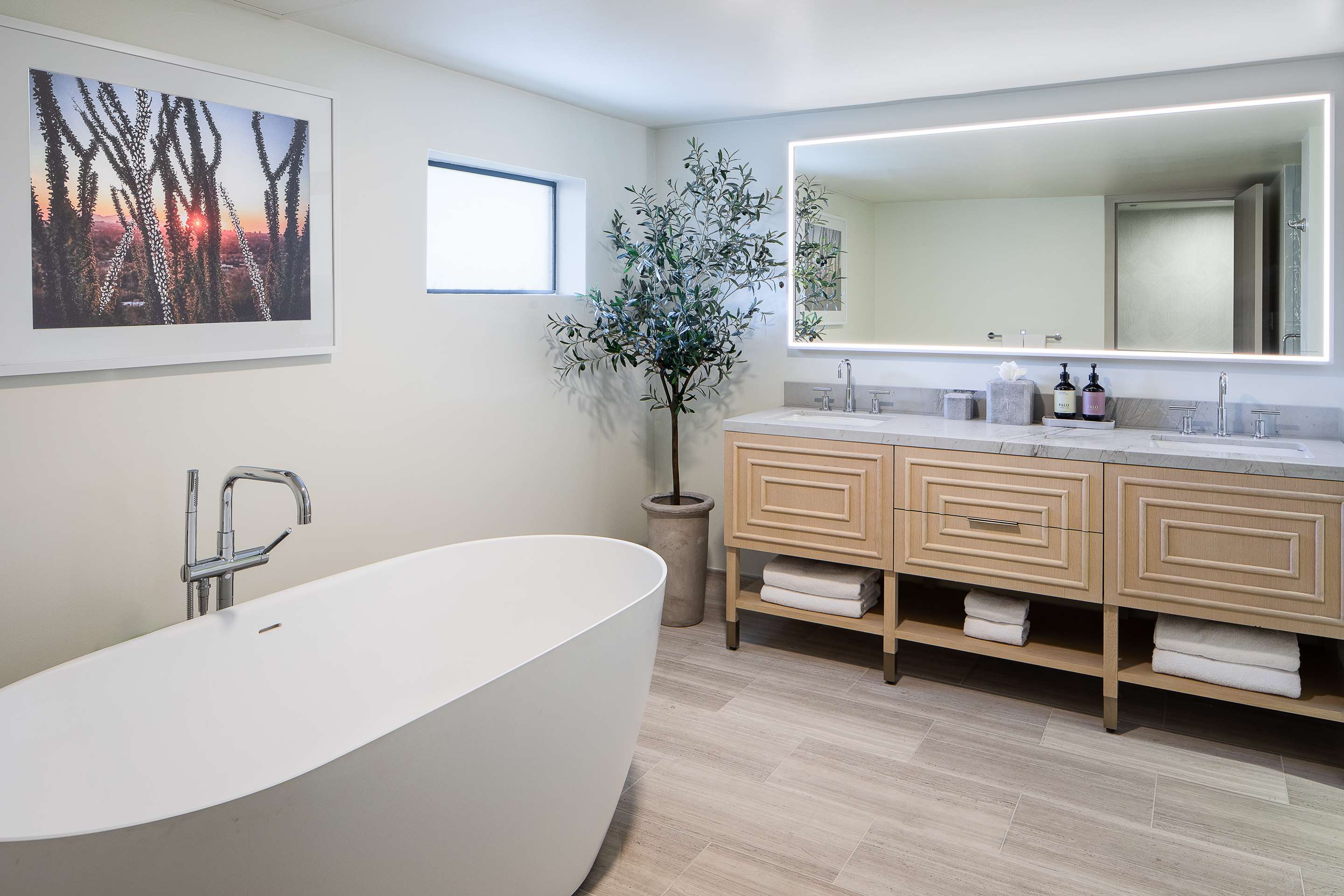 Guest room bath
