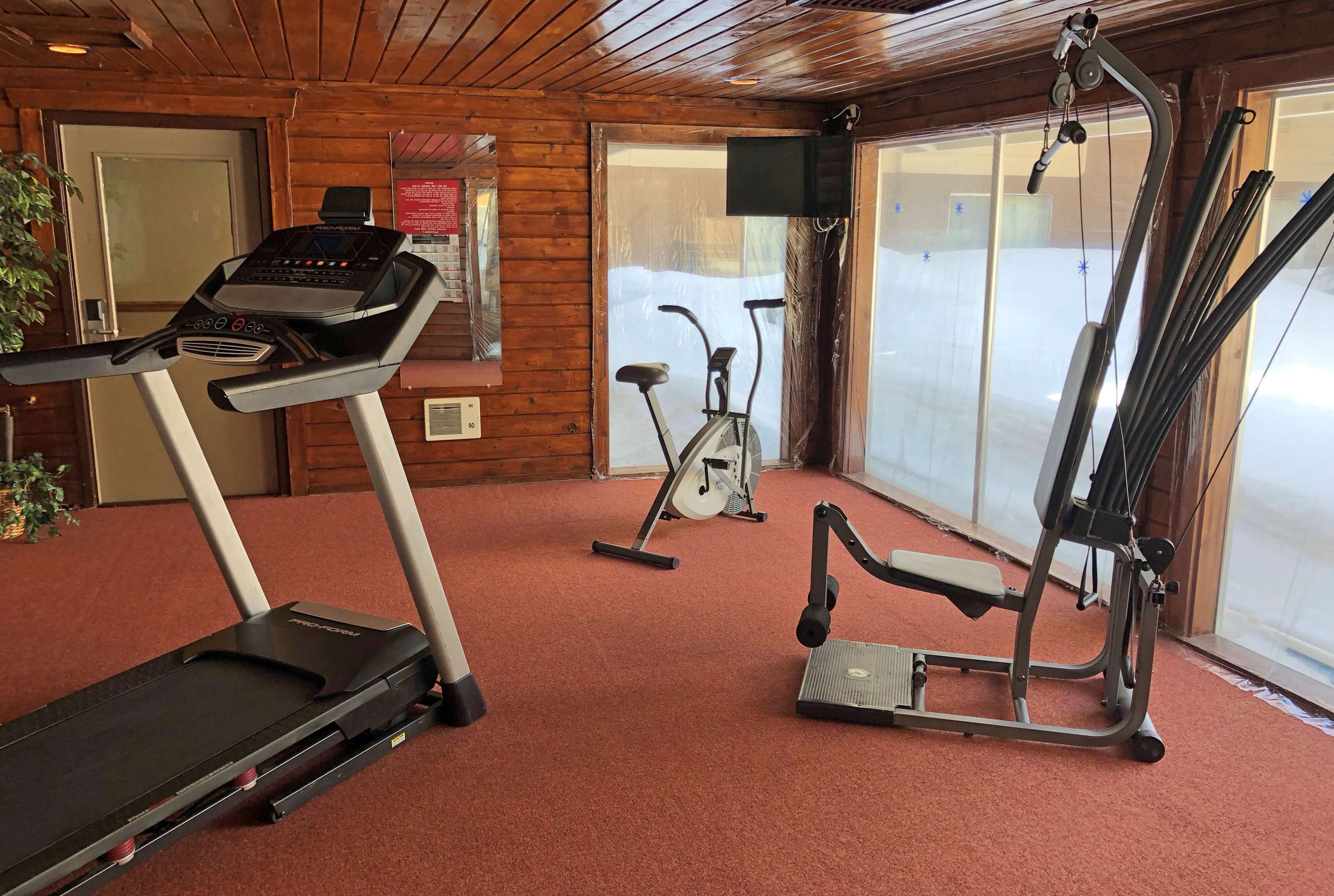 Health club | Knights Inn Evanston