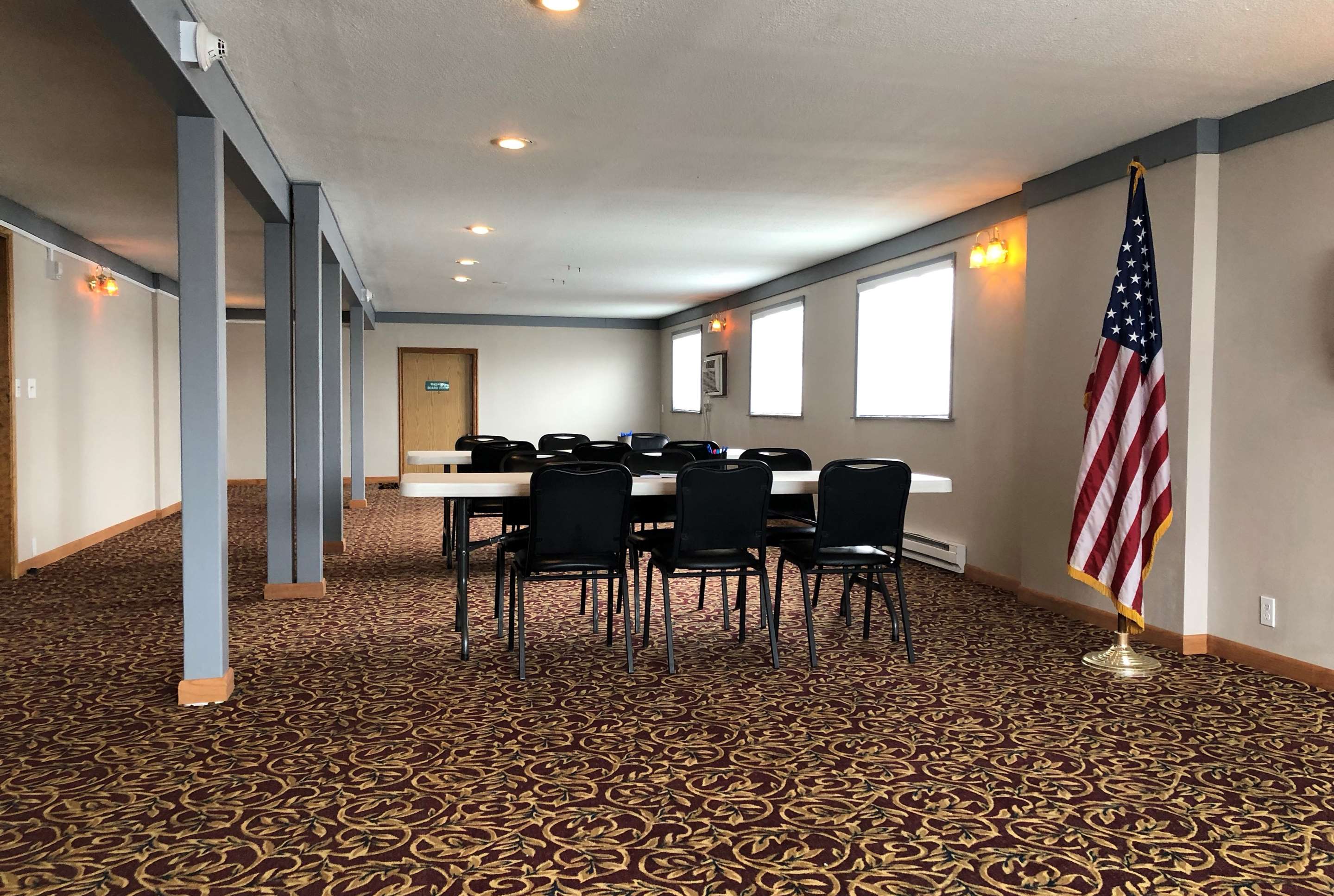 Meeting Room | Knights Inn Evanston