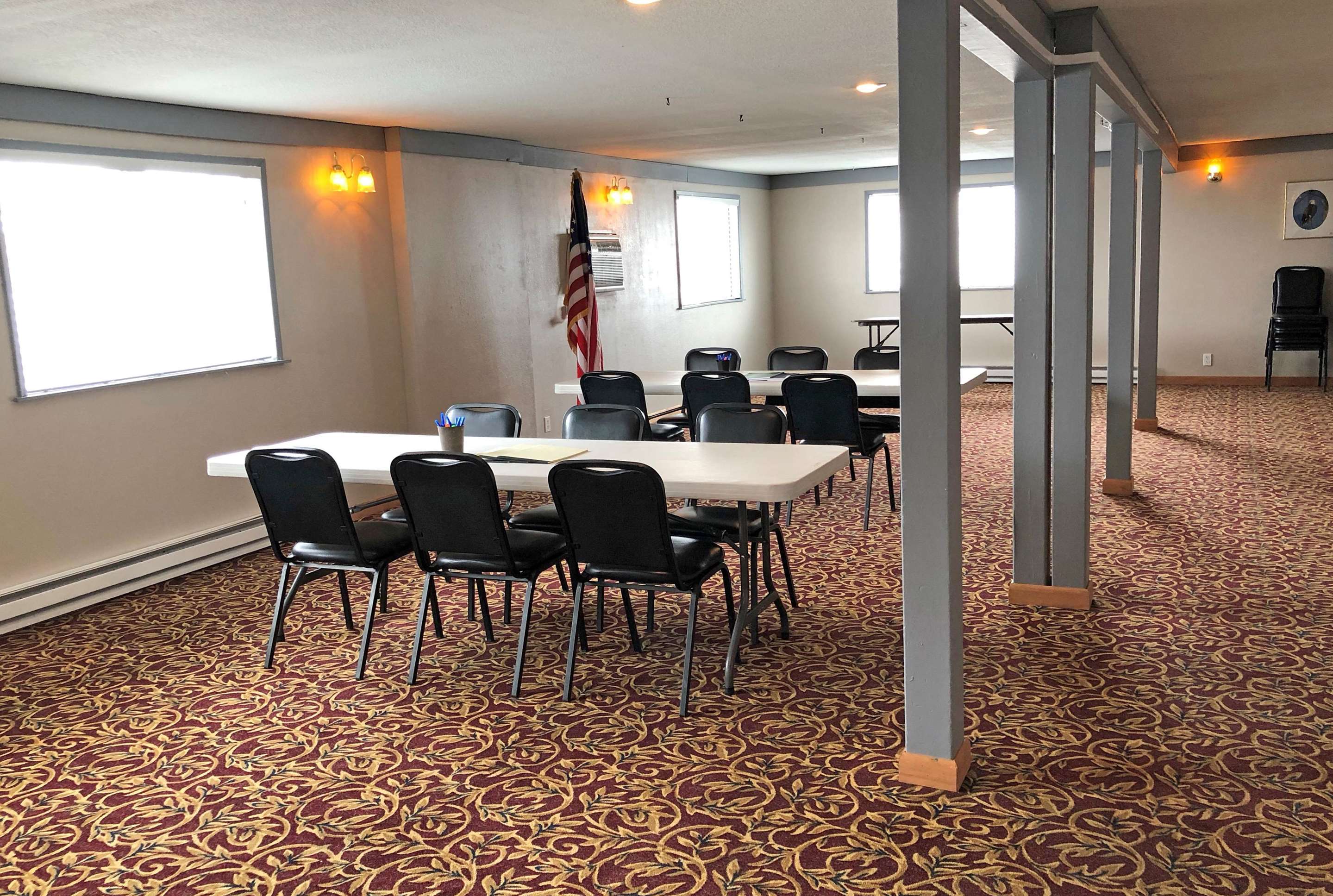 WY Meeting Room | Knights Inn Evanston