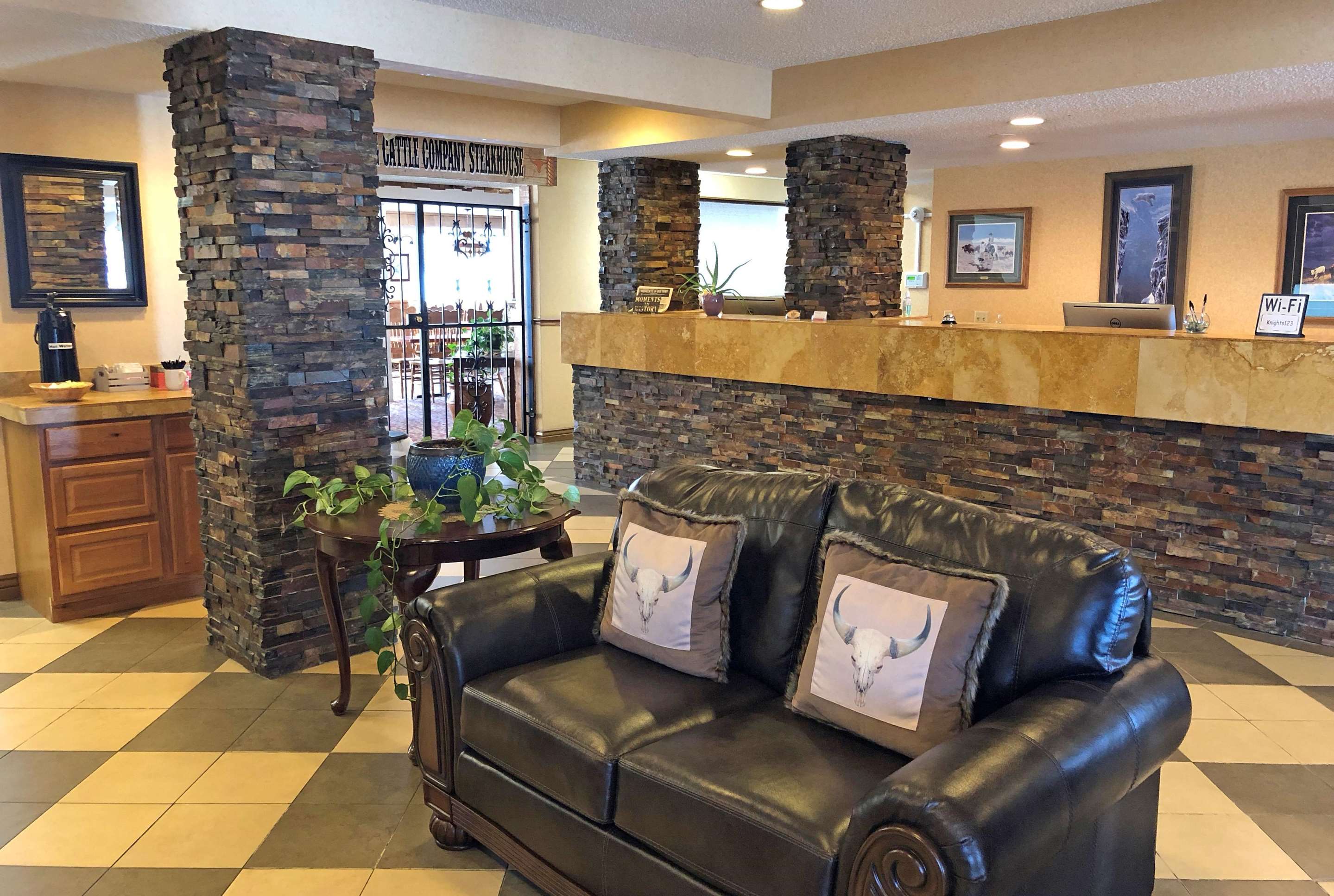 WY Lobby | Knights Inn Evanston