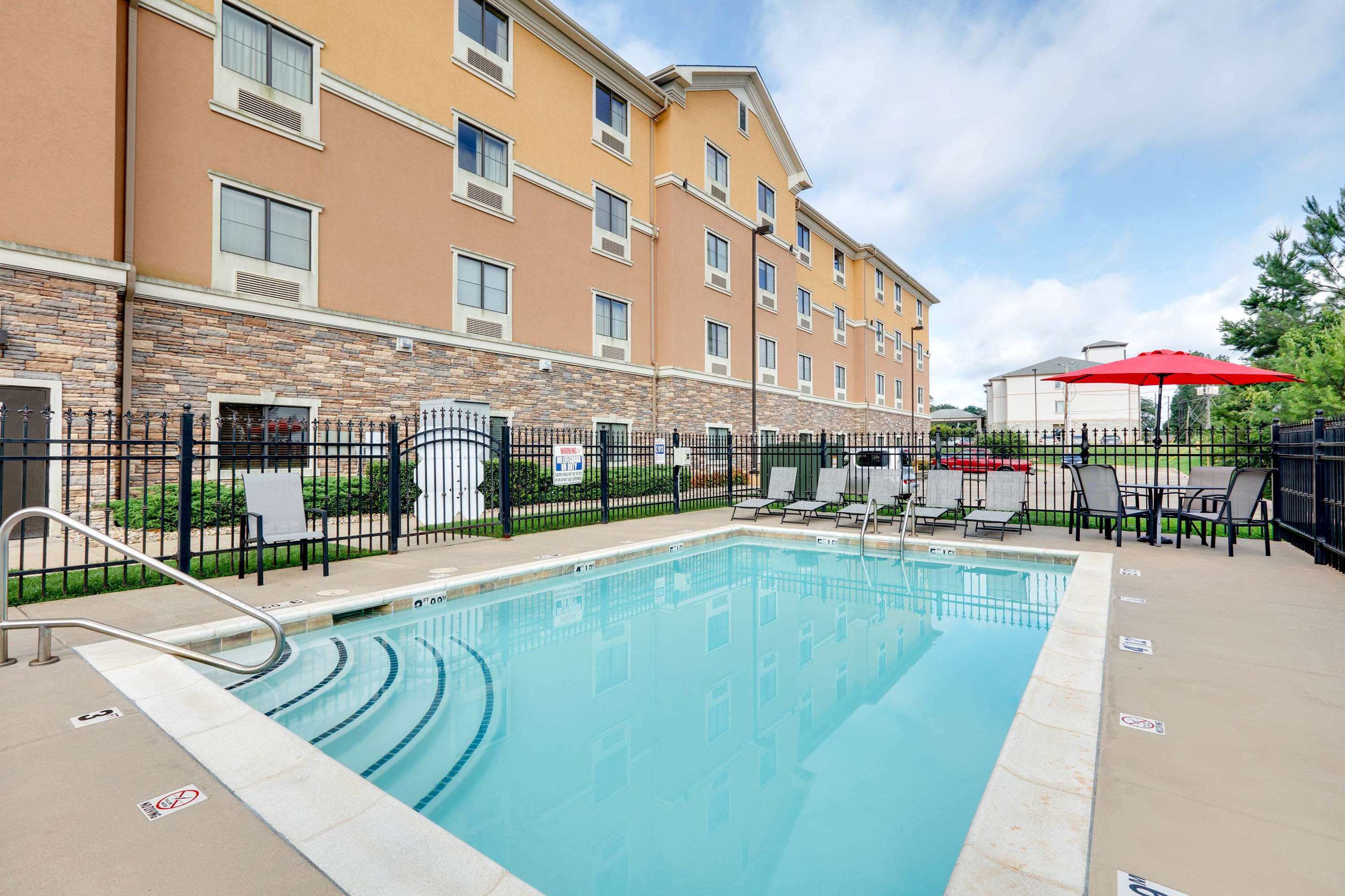 Pool | Hawthorn Suites by Wyndham Longview