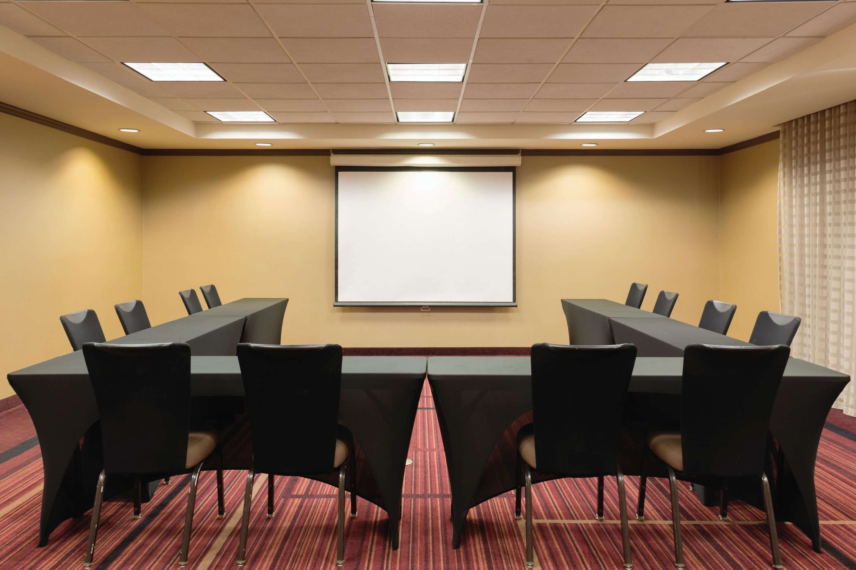 Meeting Room | La Quinta Inn & Suites by Wyndham Memphis Primacy Parkway