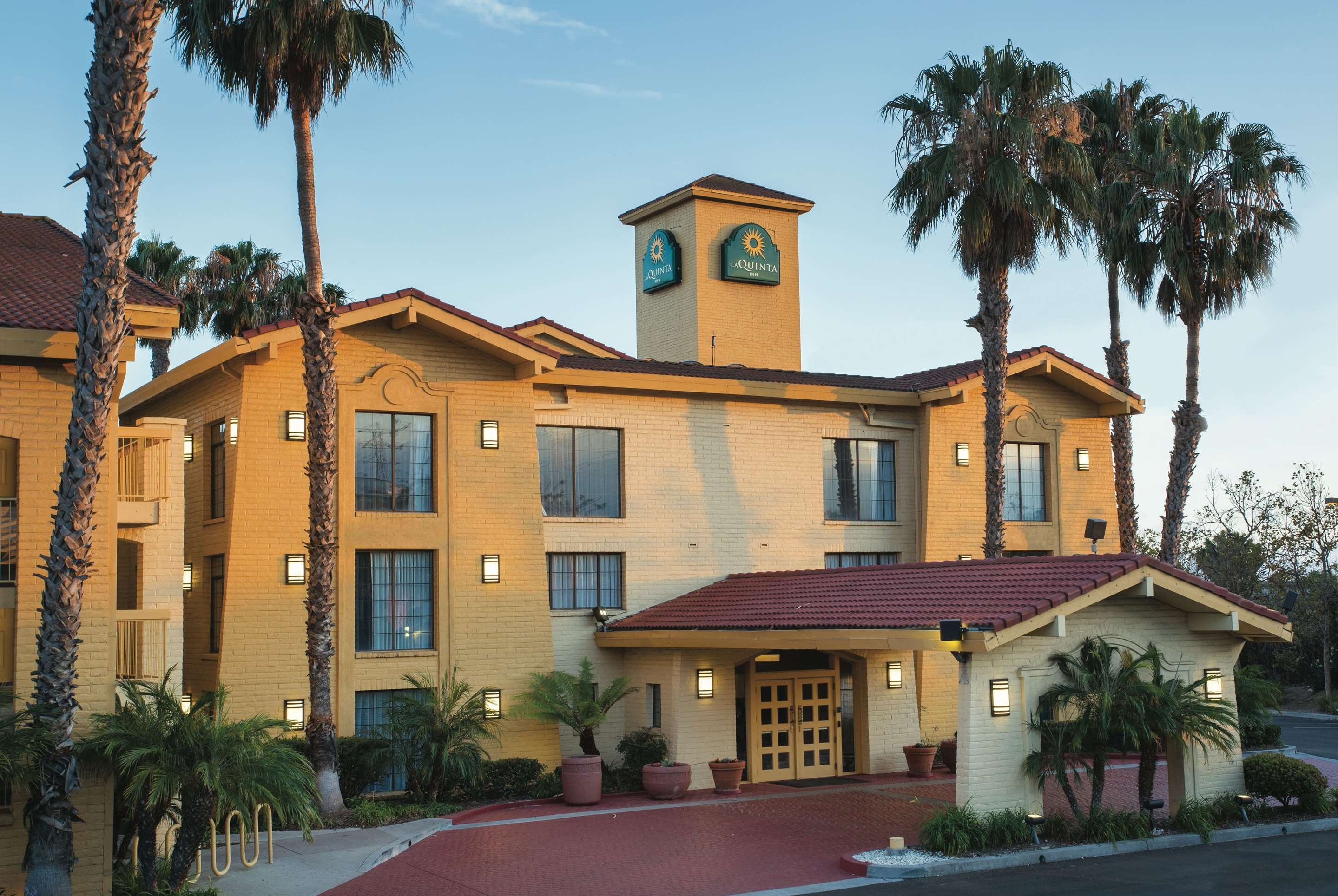 Exterior | La Quinta Inn by Wyndham Ventura